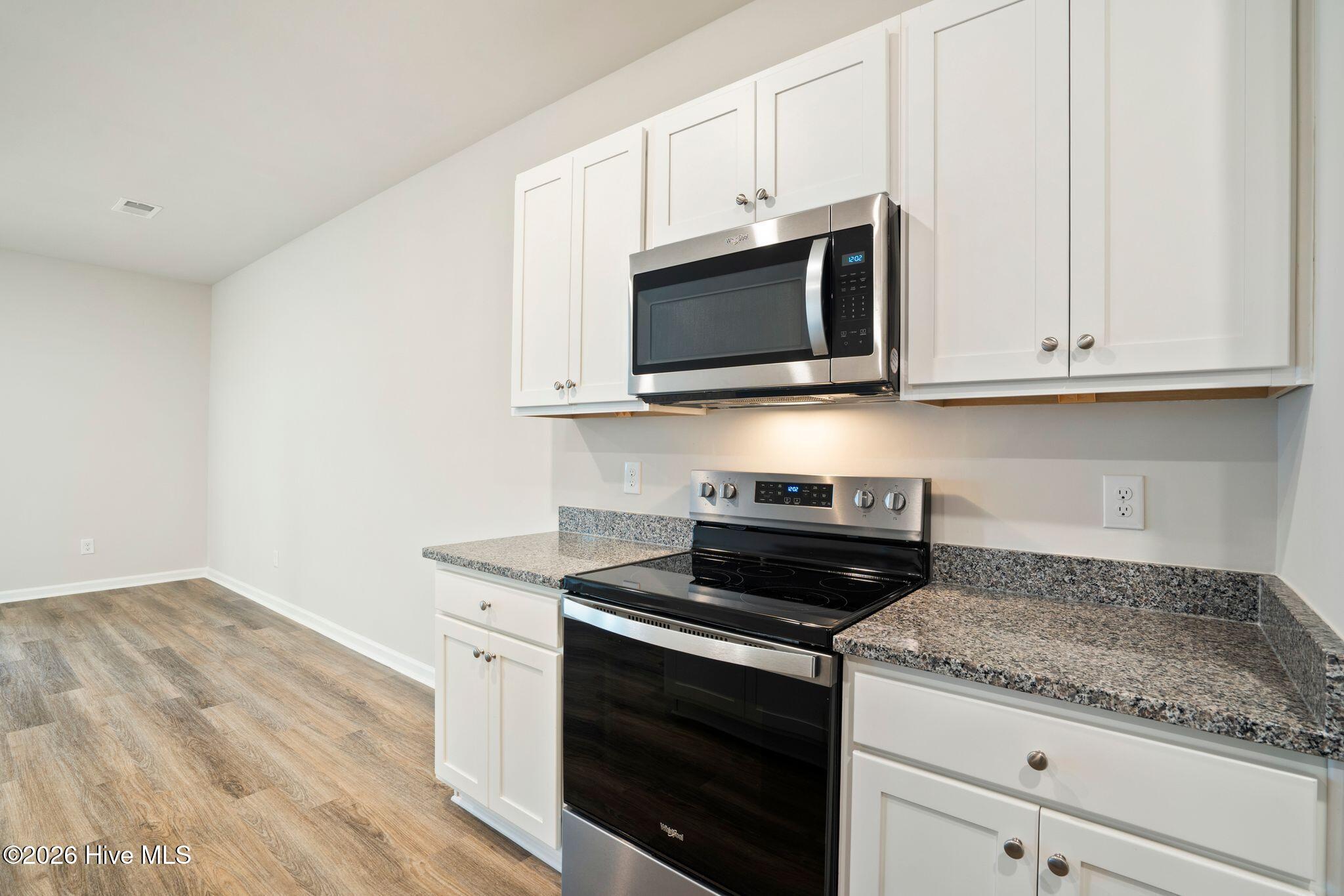 100553516 | Photo 16