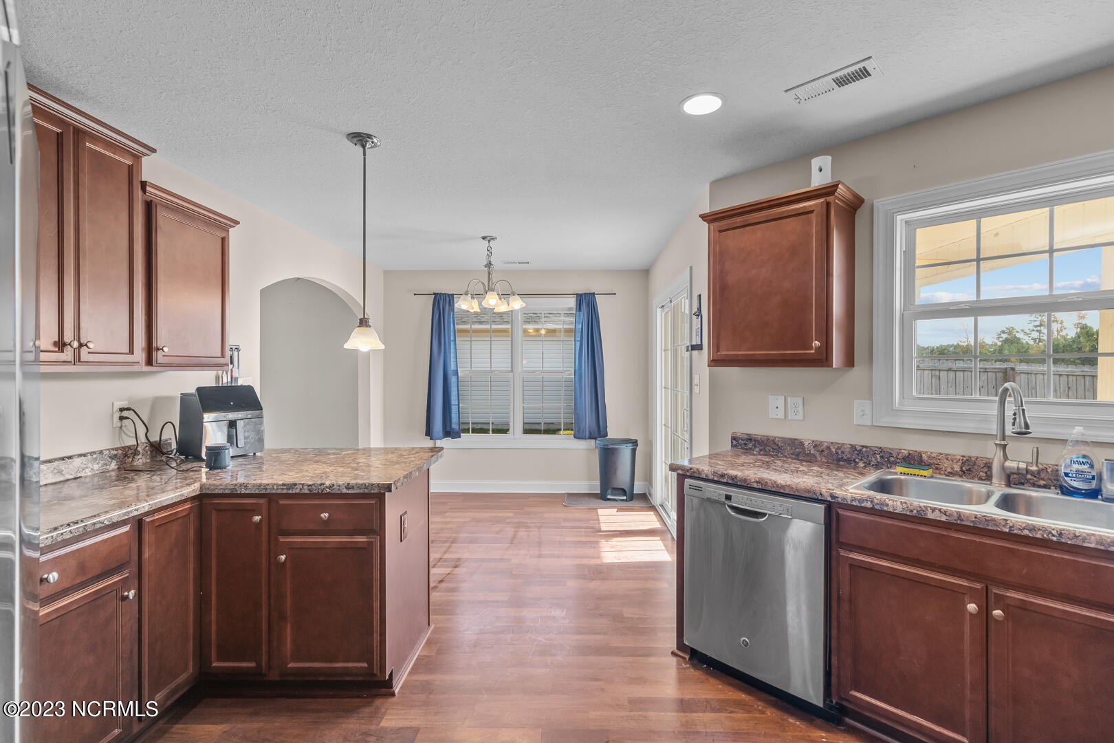 100553730 | Photo 10