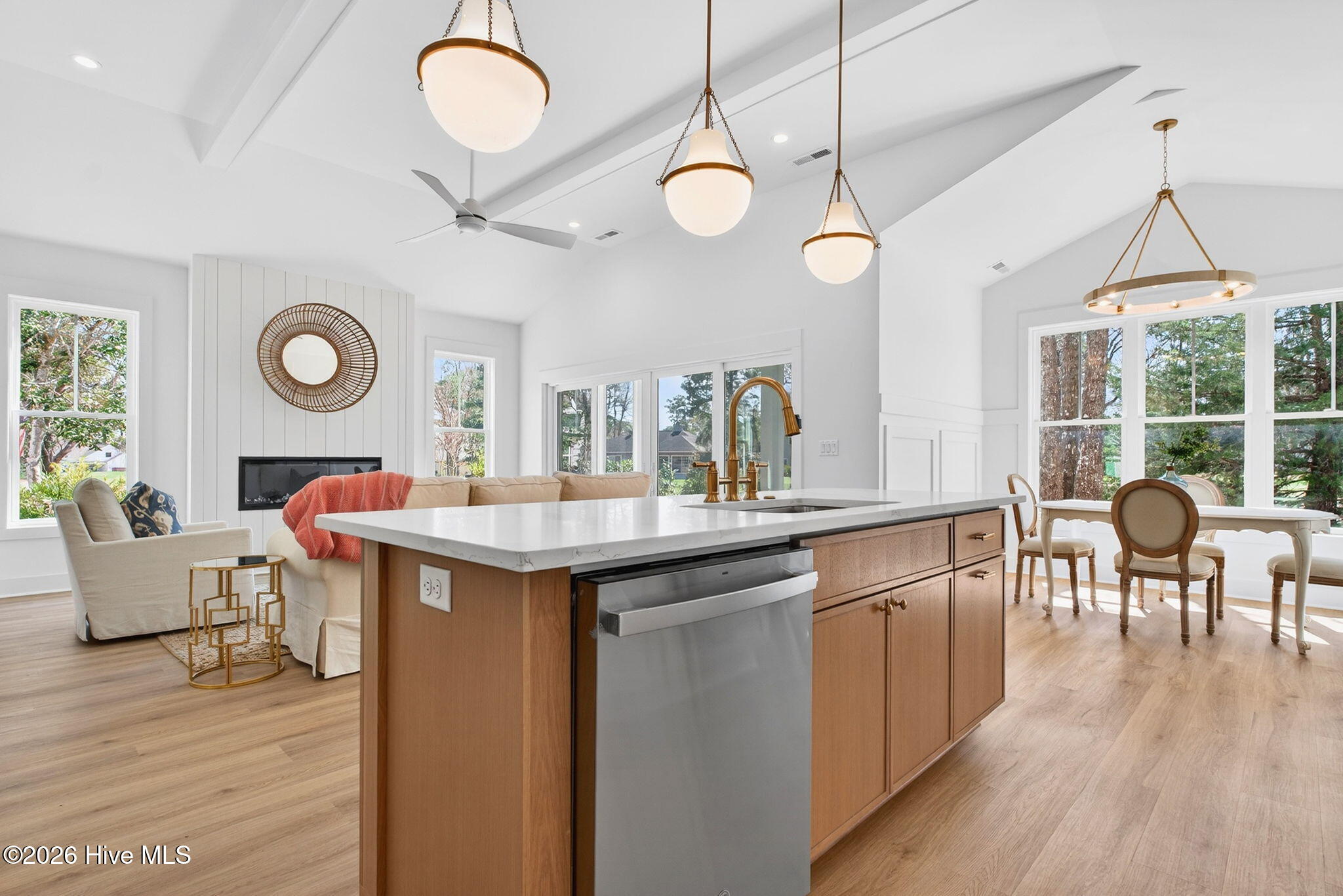 100559377 | Photo 12