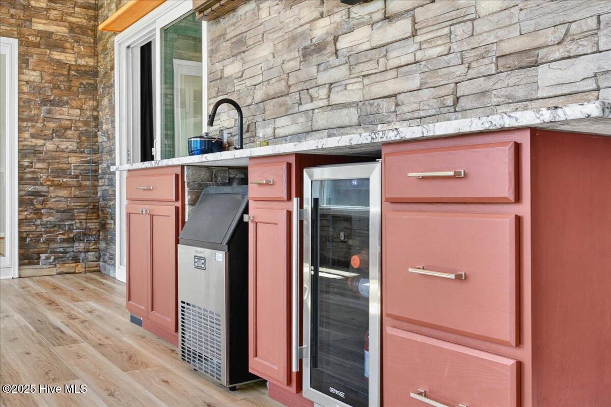 100523832 | Photo 36