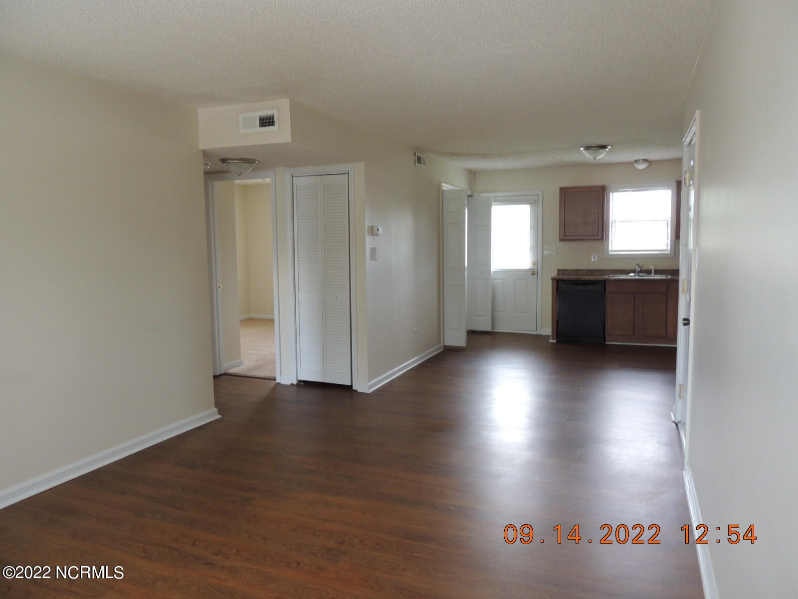 100548938 | Photo 17