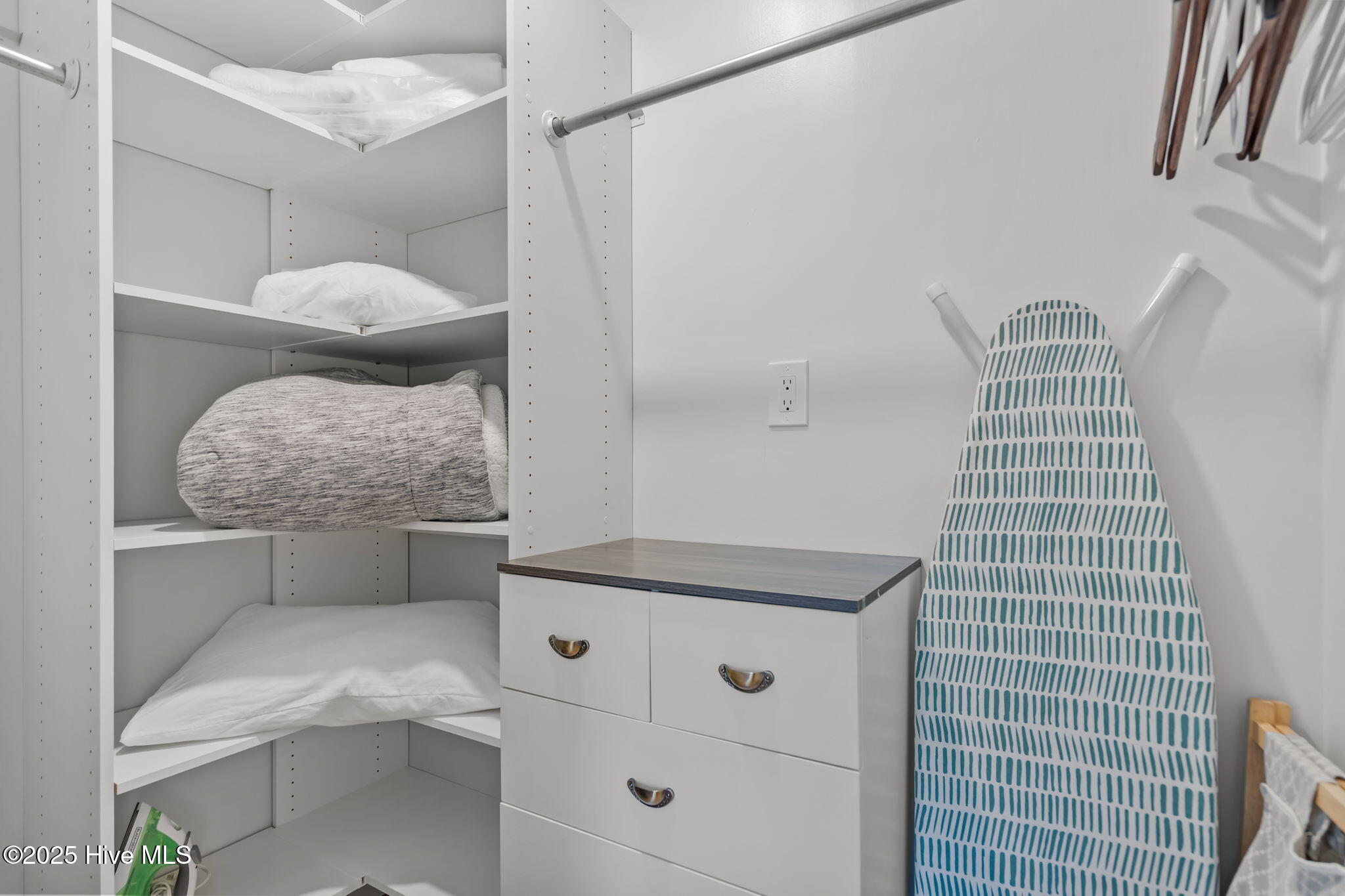 100541863 | Photo 53