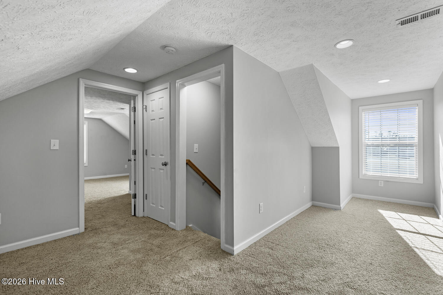 100550778 | Photo 18