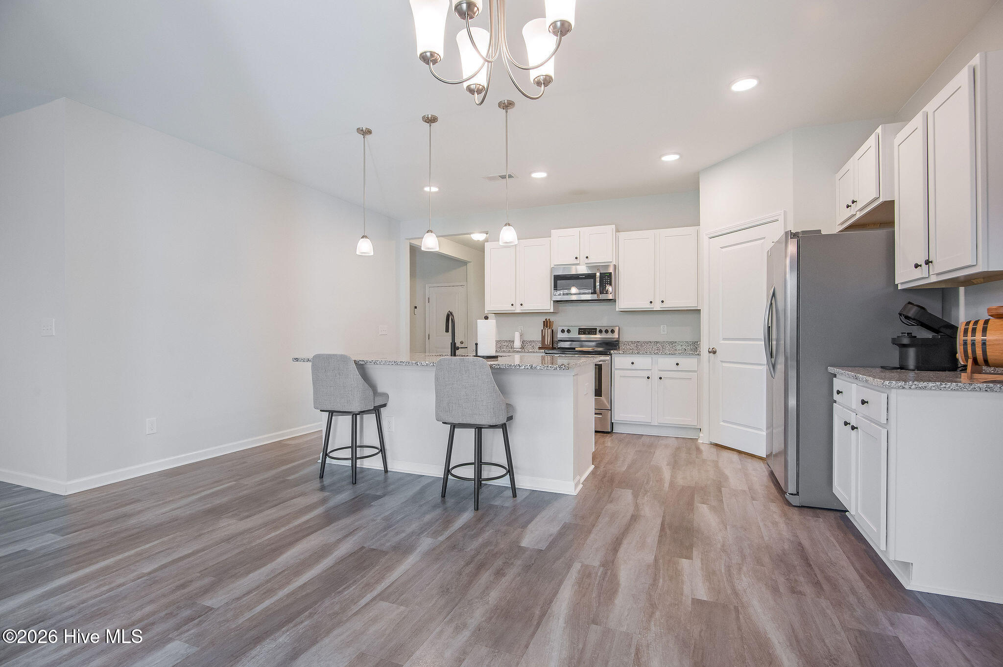 100562701 | Photo 16