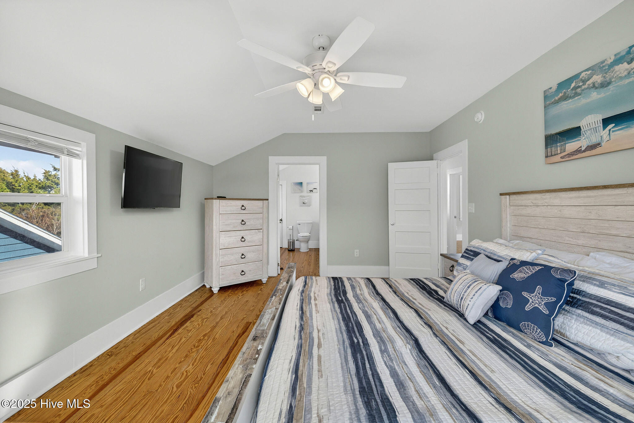 100543677 | Photo 41