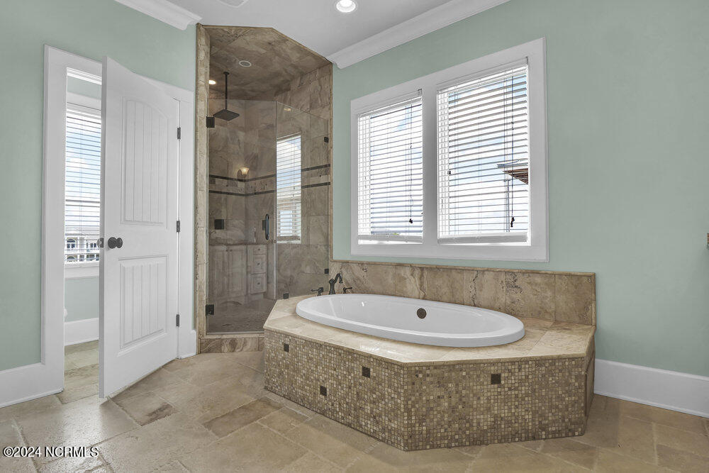 100498351 | Photo 24