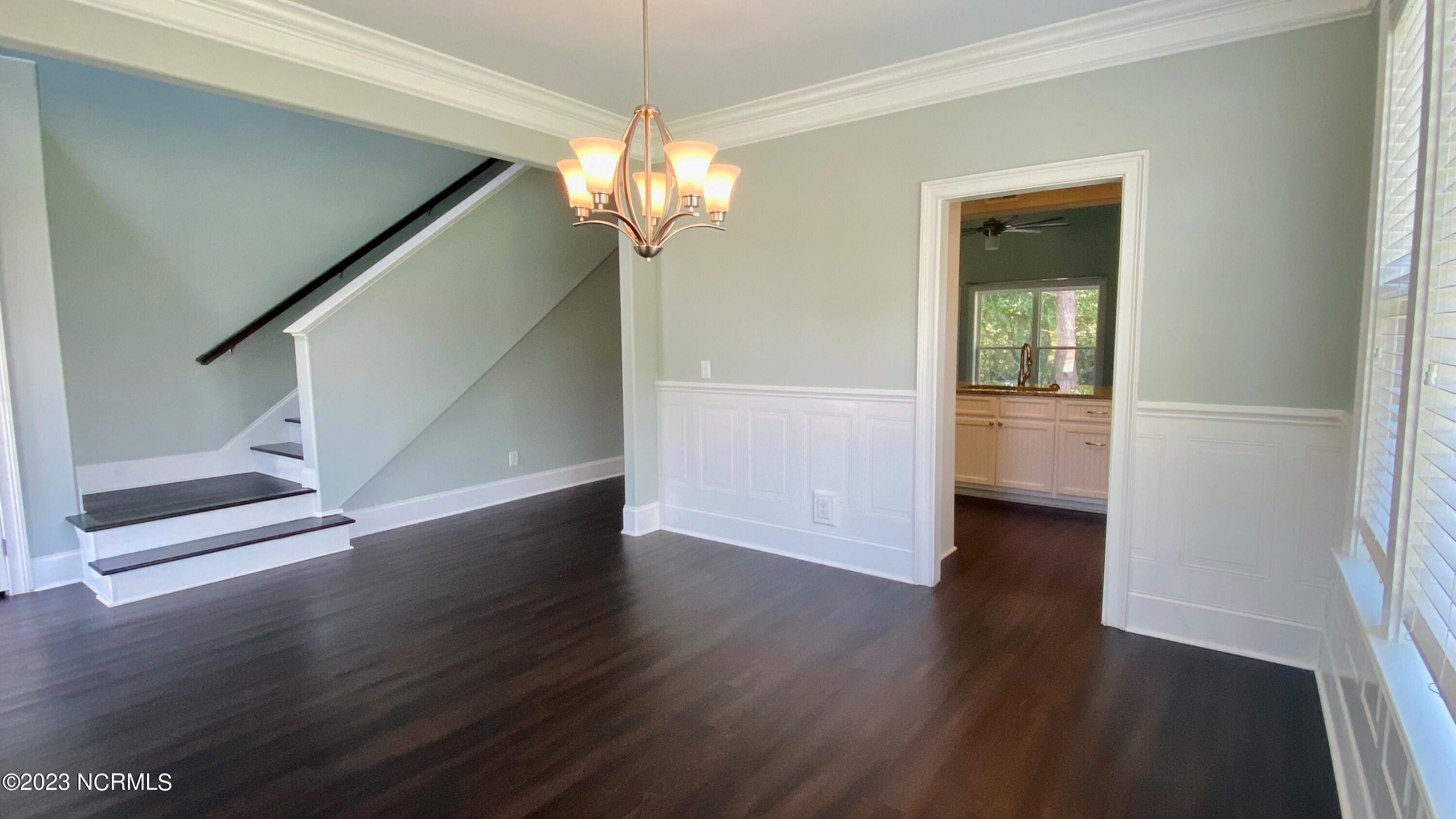 Dining room to kitchen