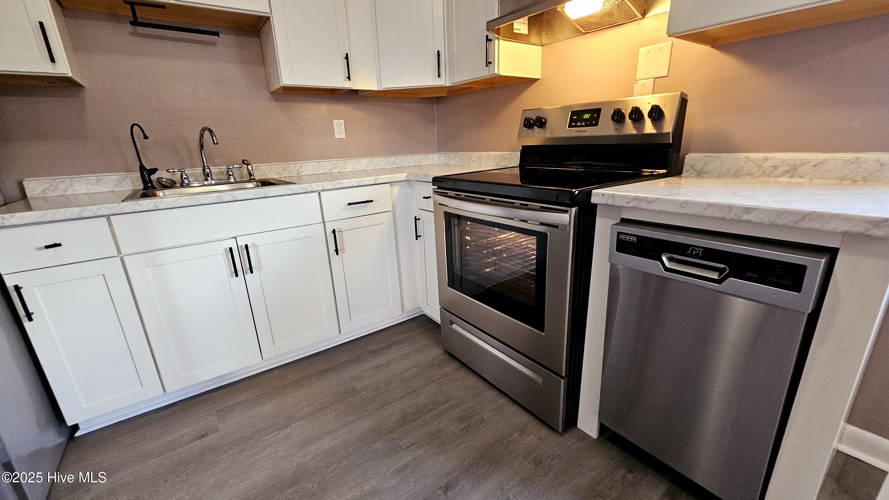 100560840 | Photo 14