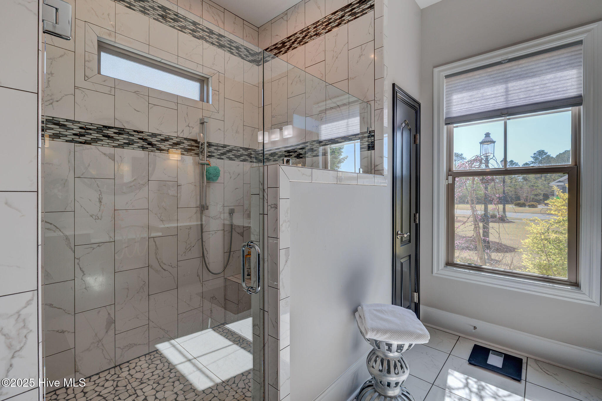 100550746 | Photo 40