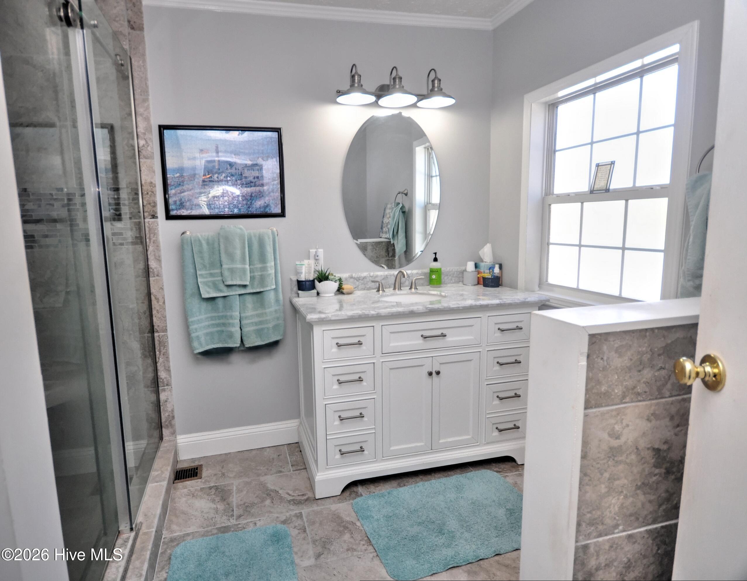 100550740 | Photo 17