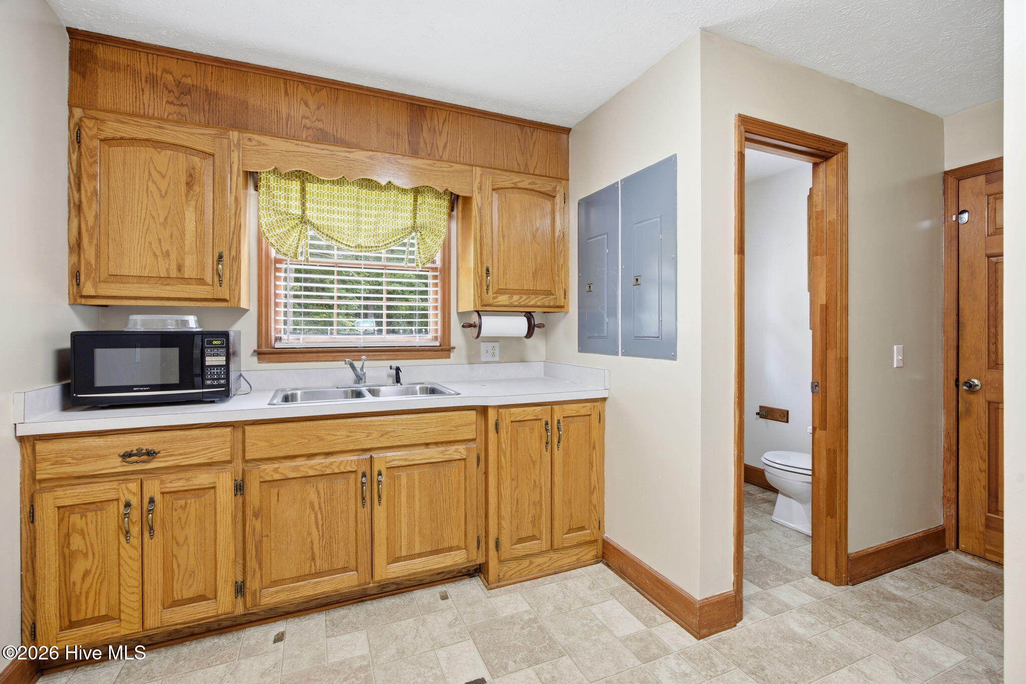 100570604 | Photo 31