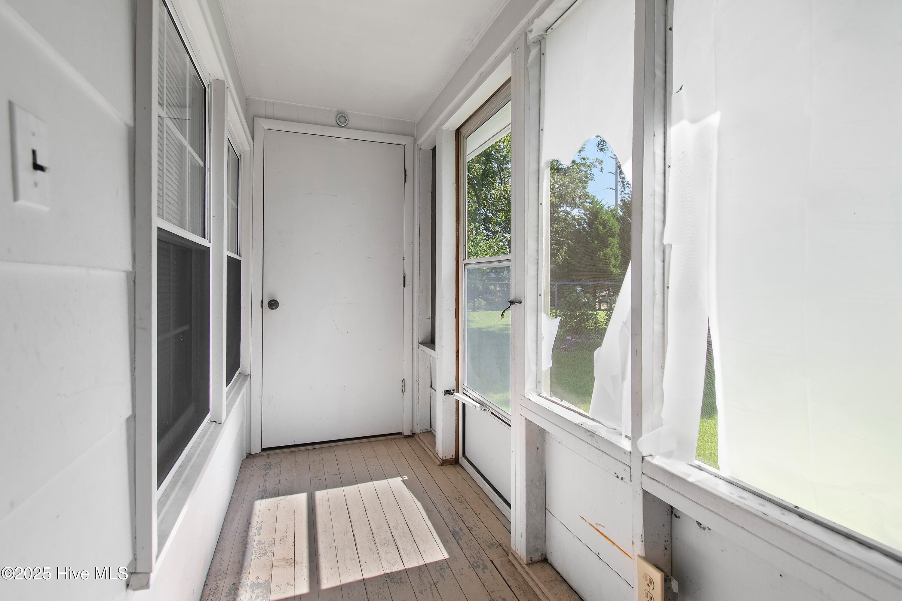 100525762 | Photo 19