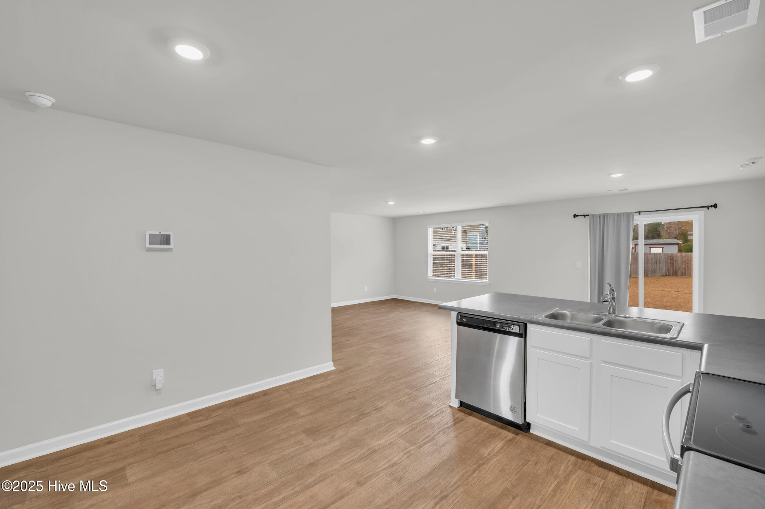 100546140 | Photo 11