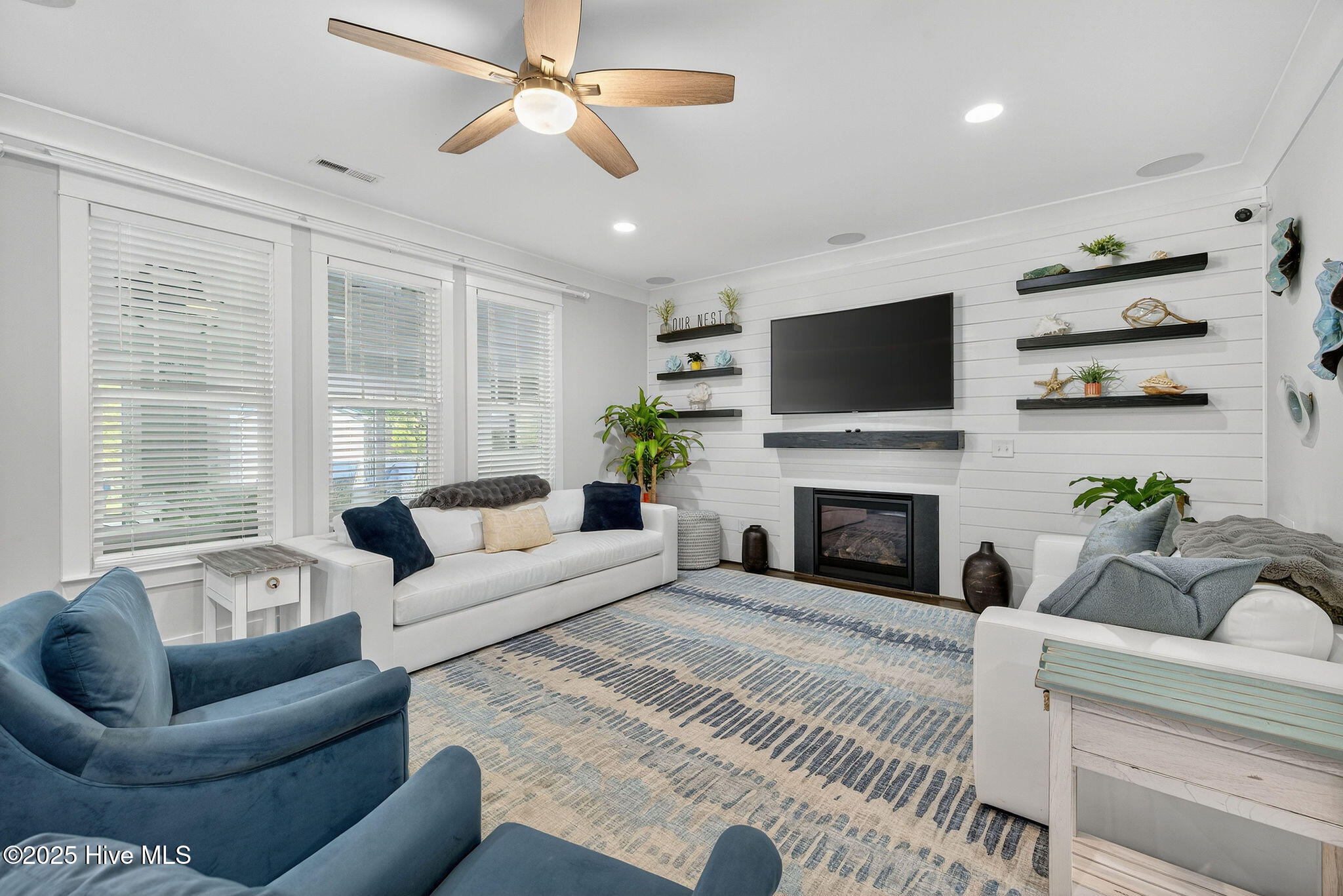 100540063 | Photo 14