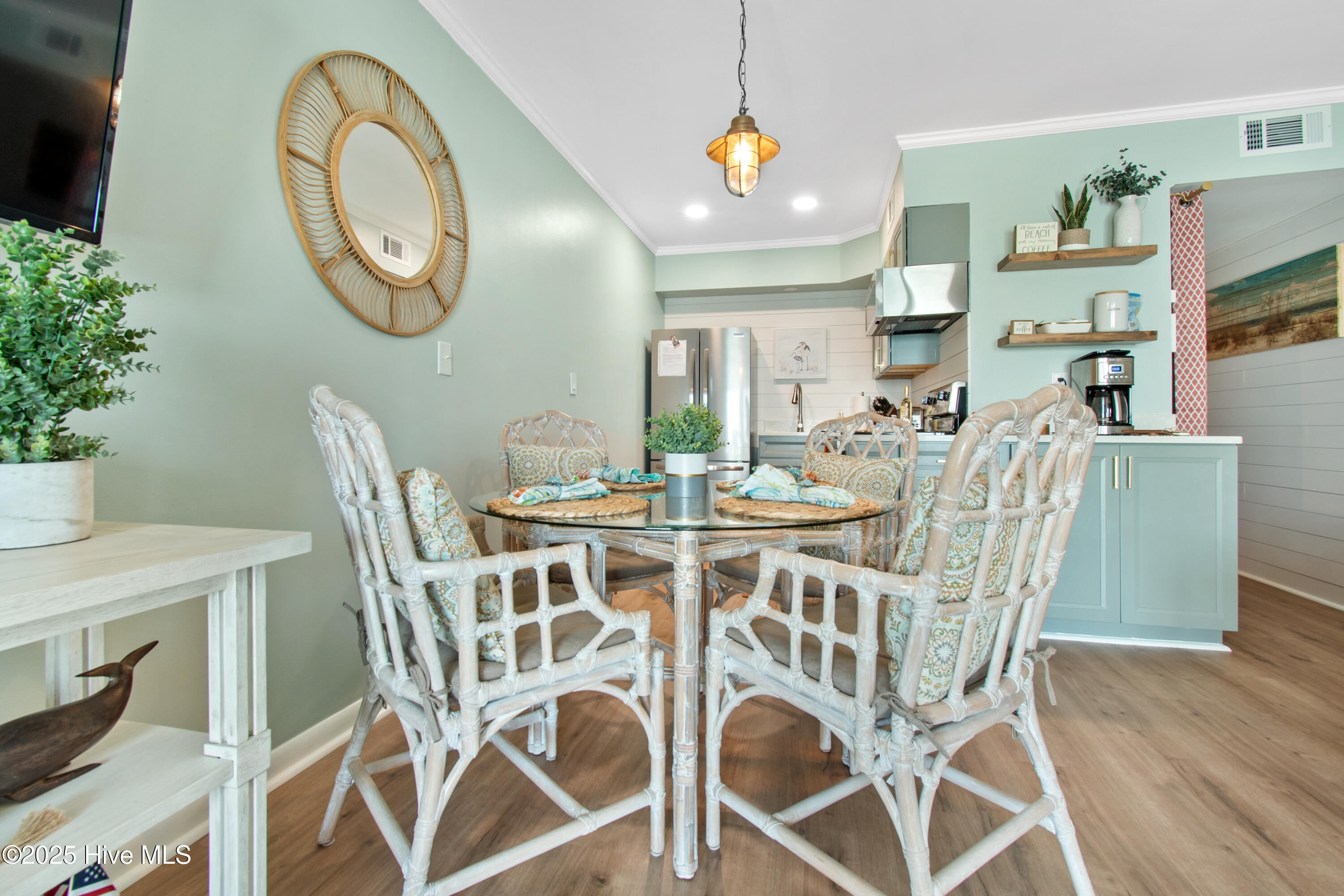 100519022 | Photo 12