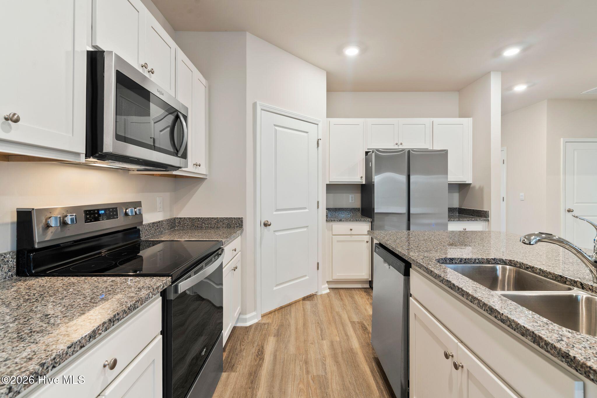 100553516 | Photo 15