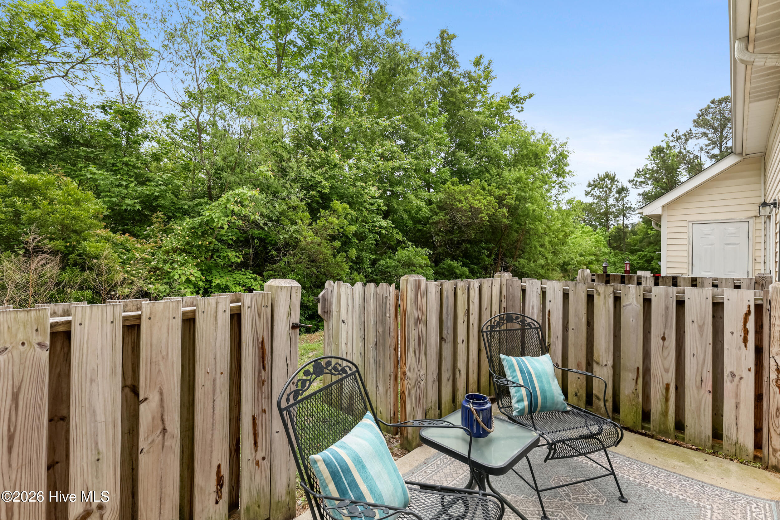 100570550 | Photo 24