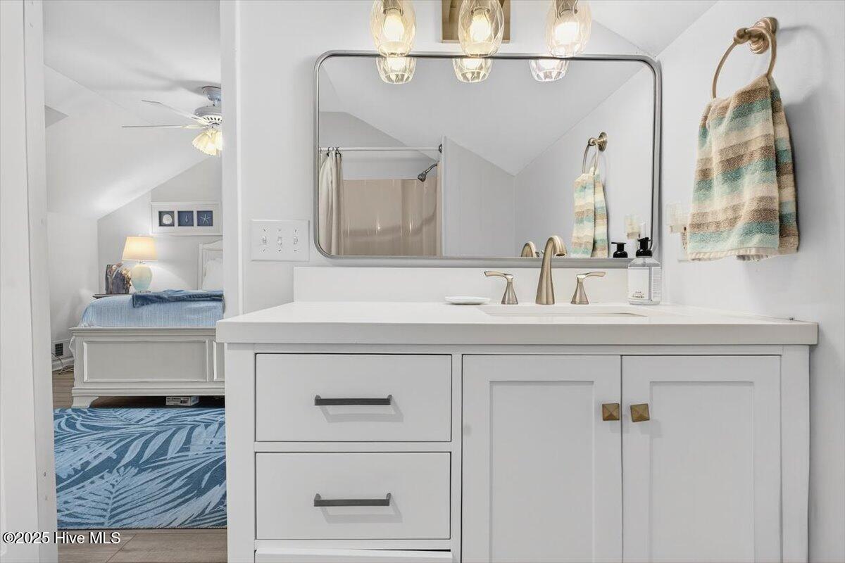 100542935 | Photo 24