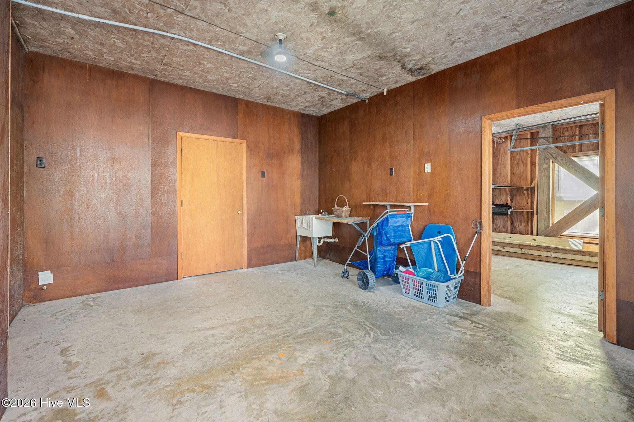 100568335 | Photo 22