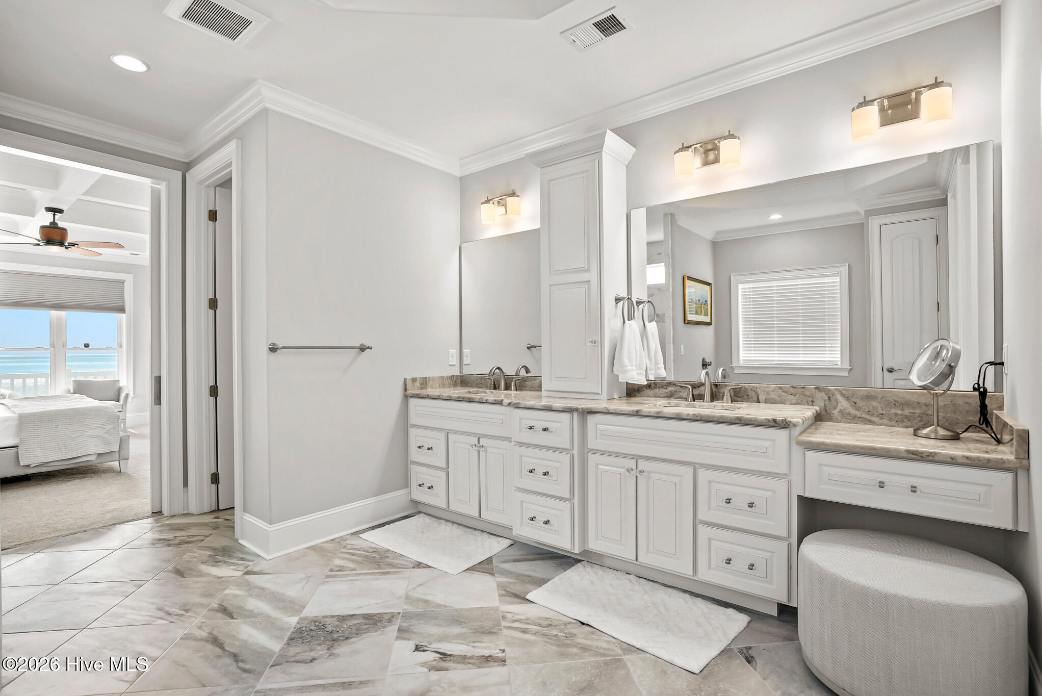 100558393 | Photo 17