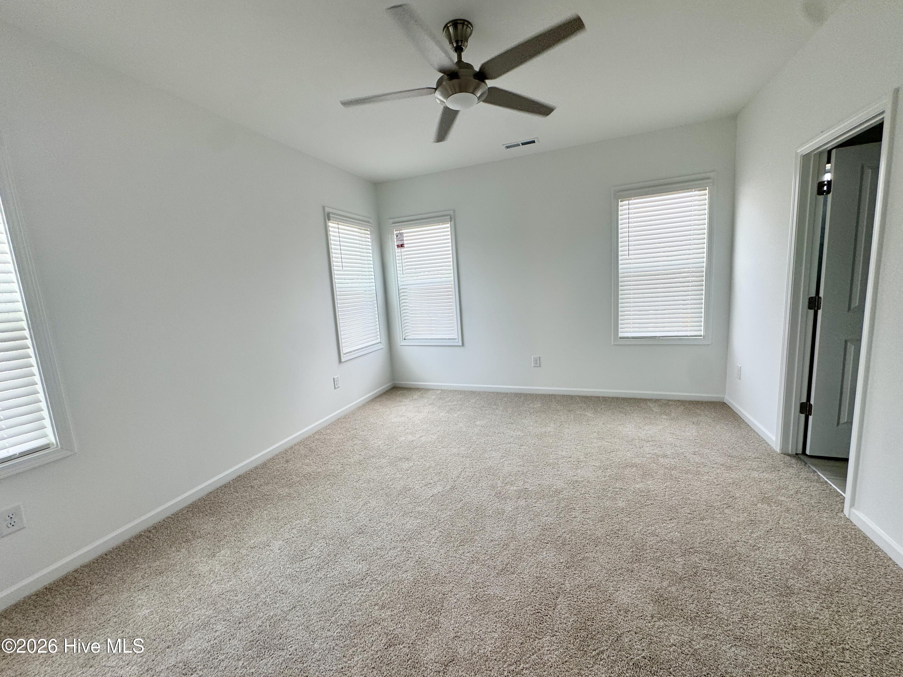 100535606 | Photo 16