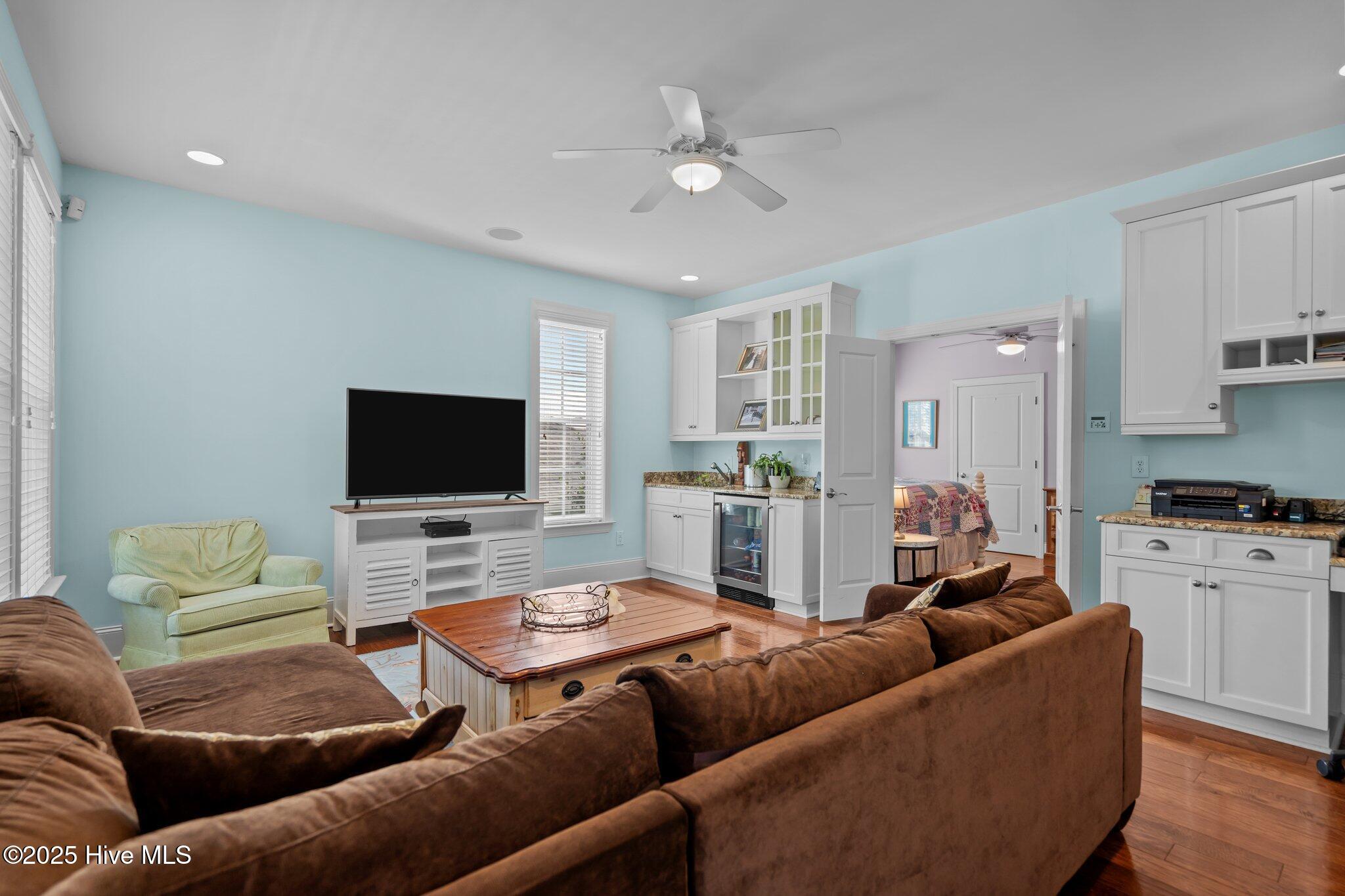 100513091 | Photo 43