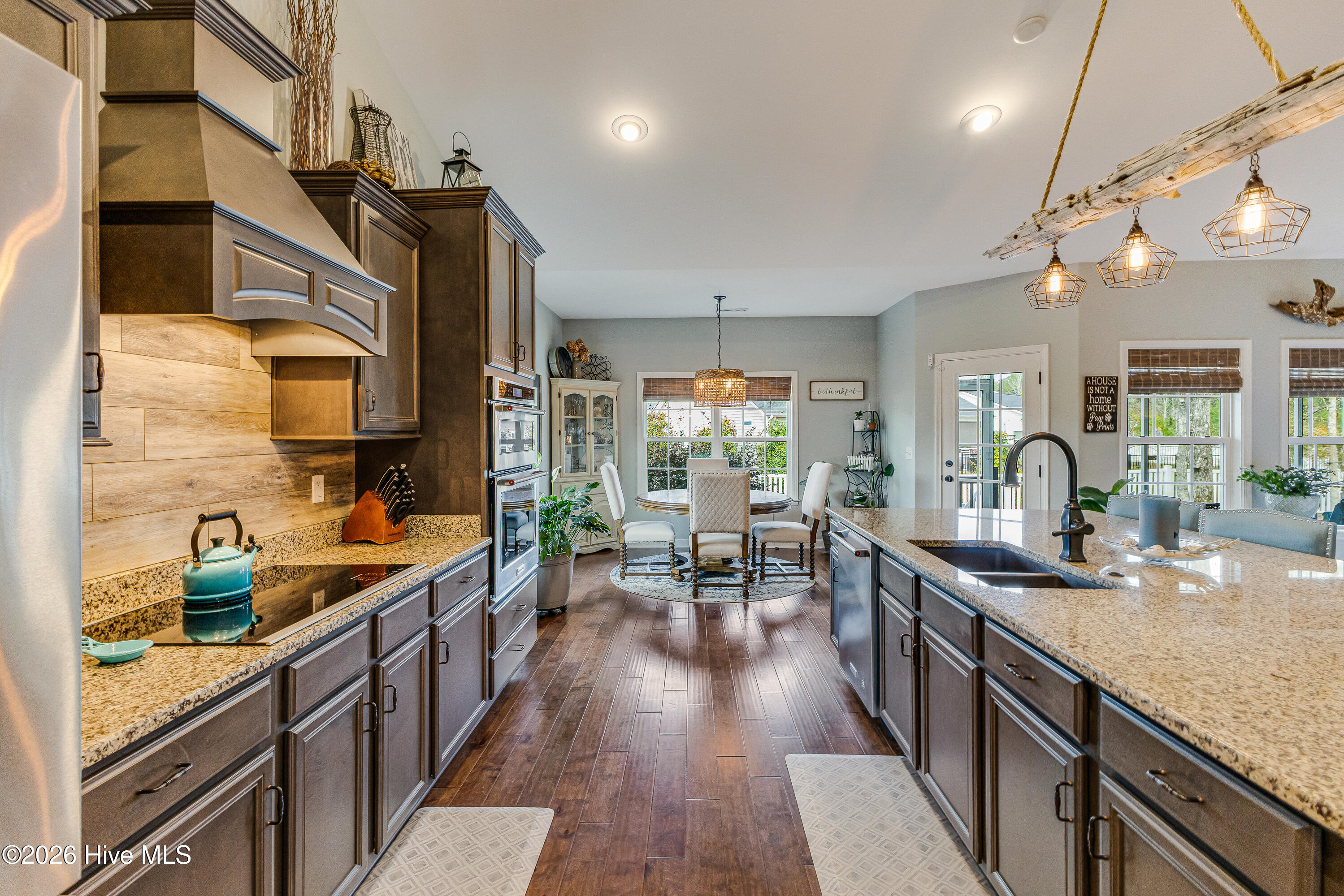 100559447 | Photo 11