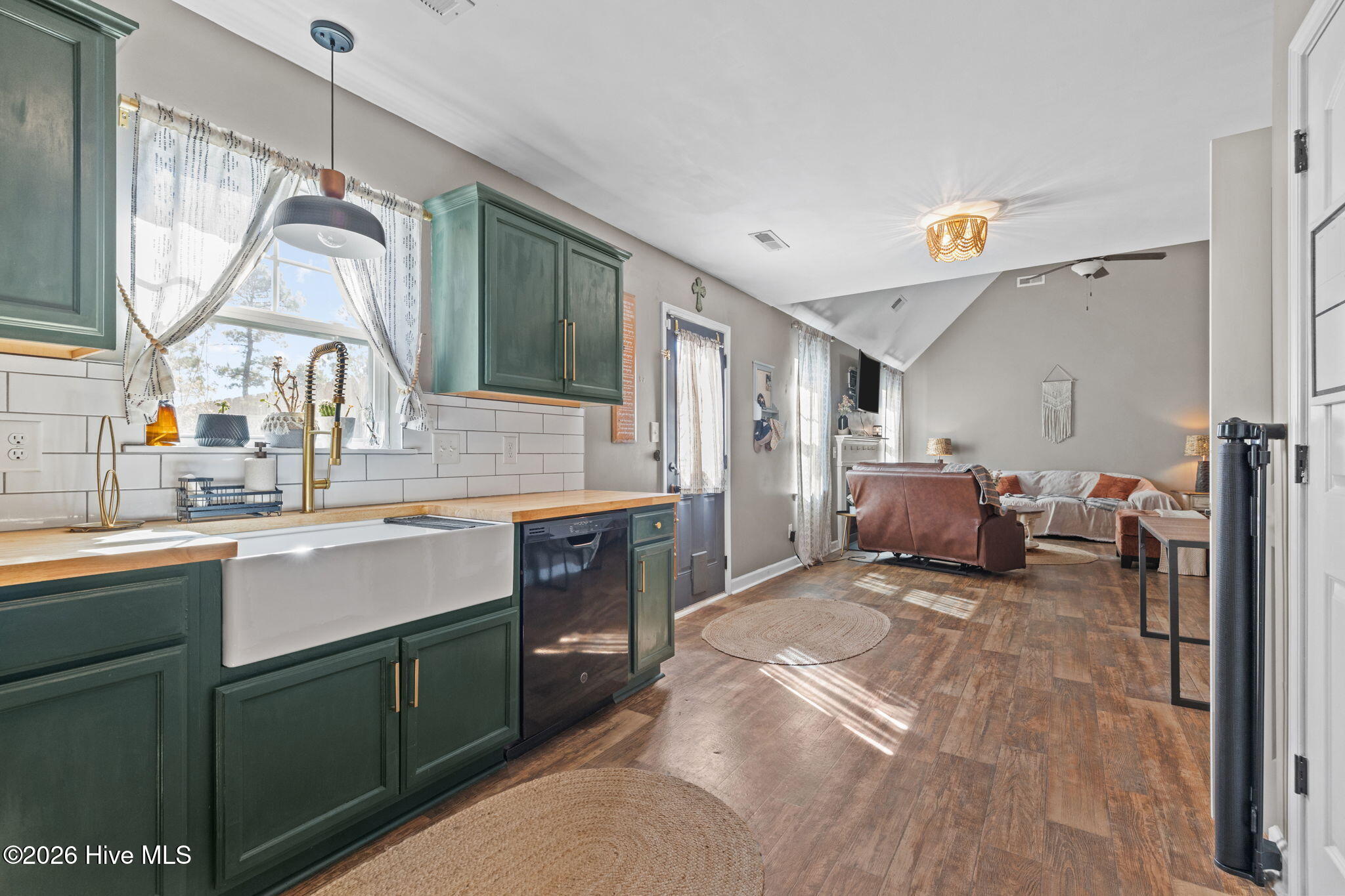 100558227 | Photo 14