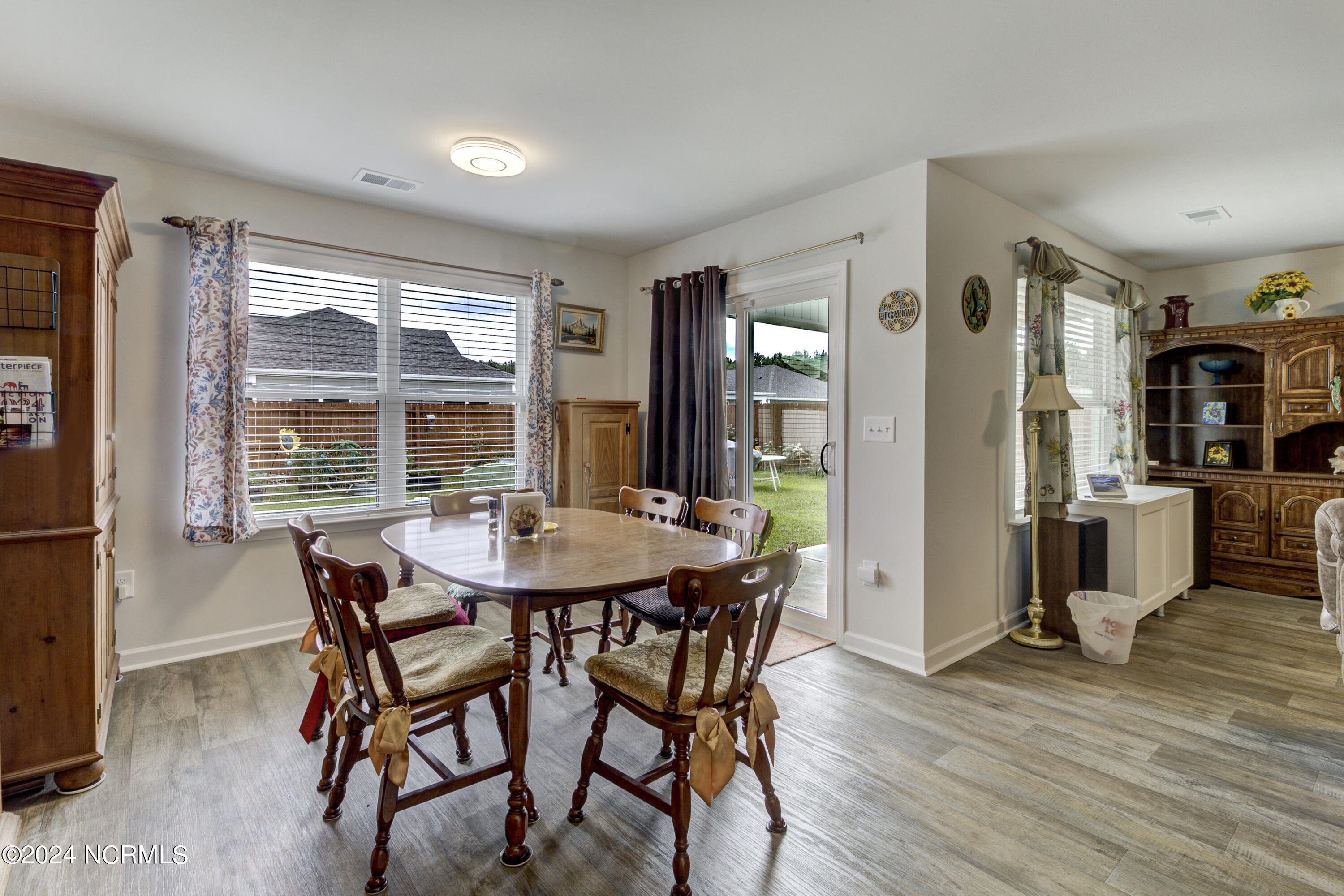 100563722 | Photo 15