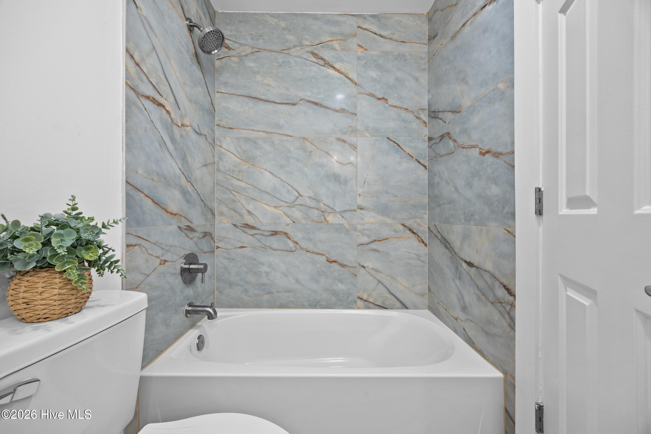 100557284 | Photo 26