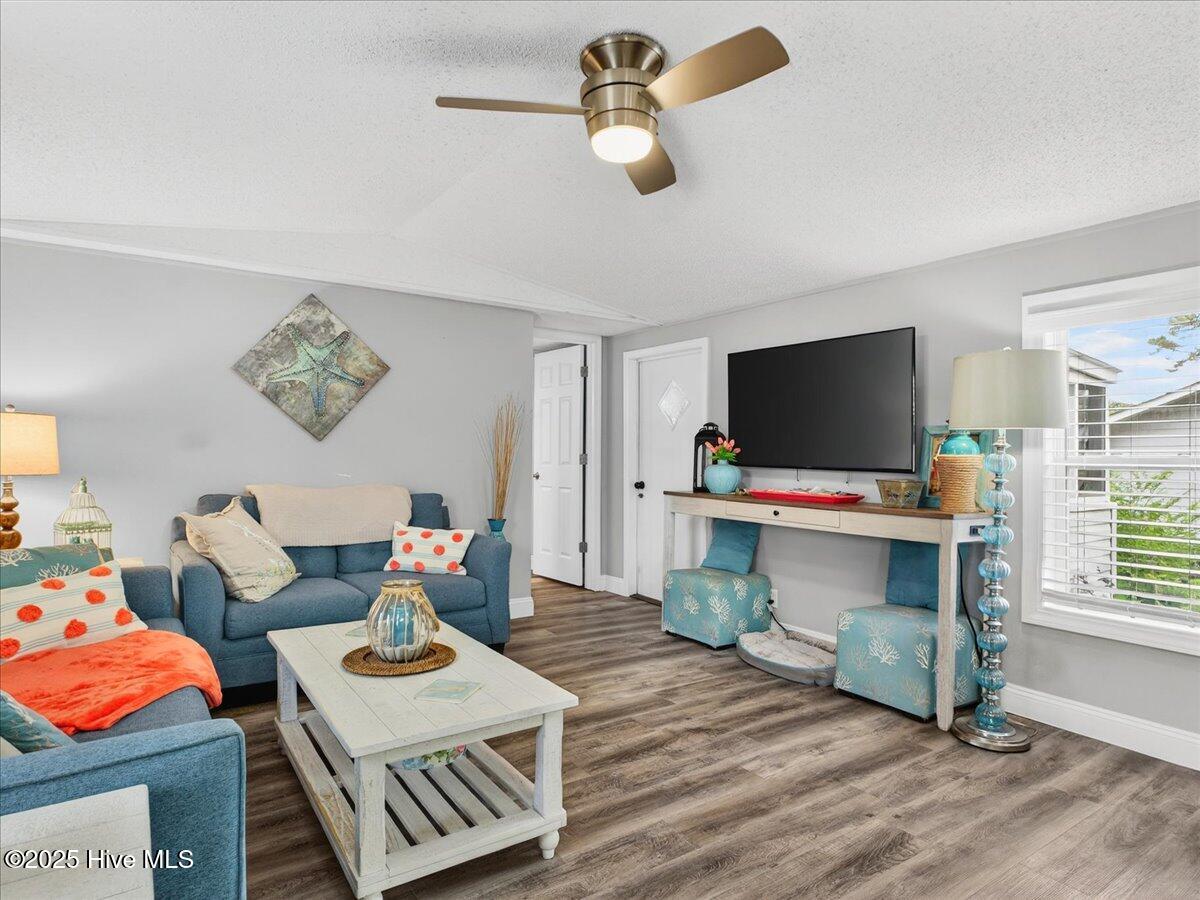 100543222 | Photo 12