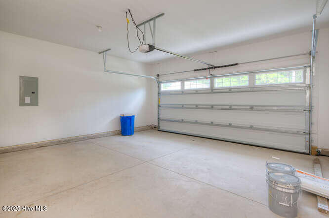 100525166 | Photo 30