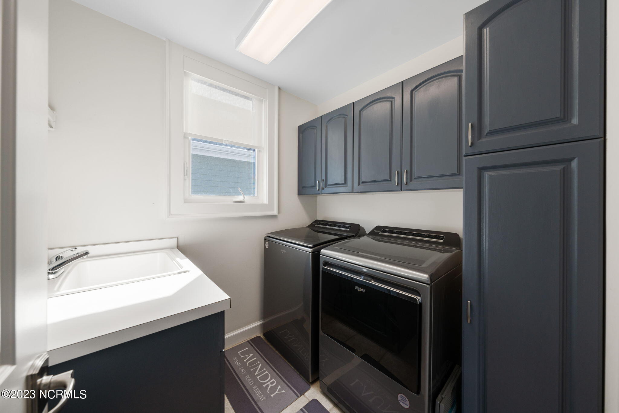 100568274 | Photo 40