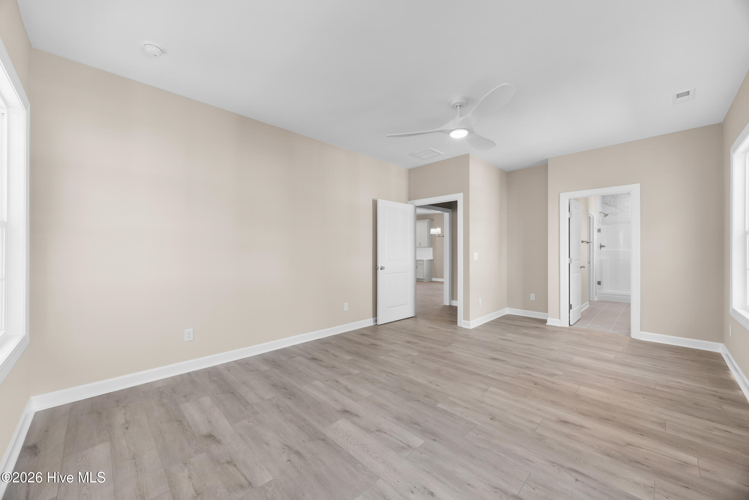 100545866 | Photo 16