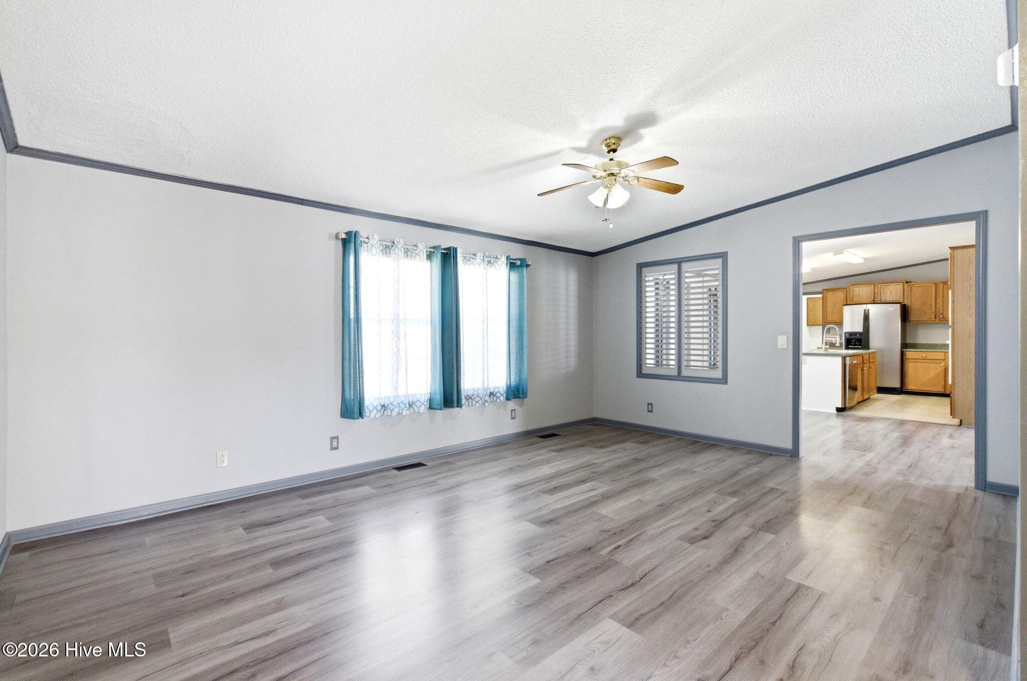 100561551 | Photo 38