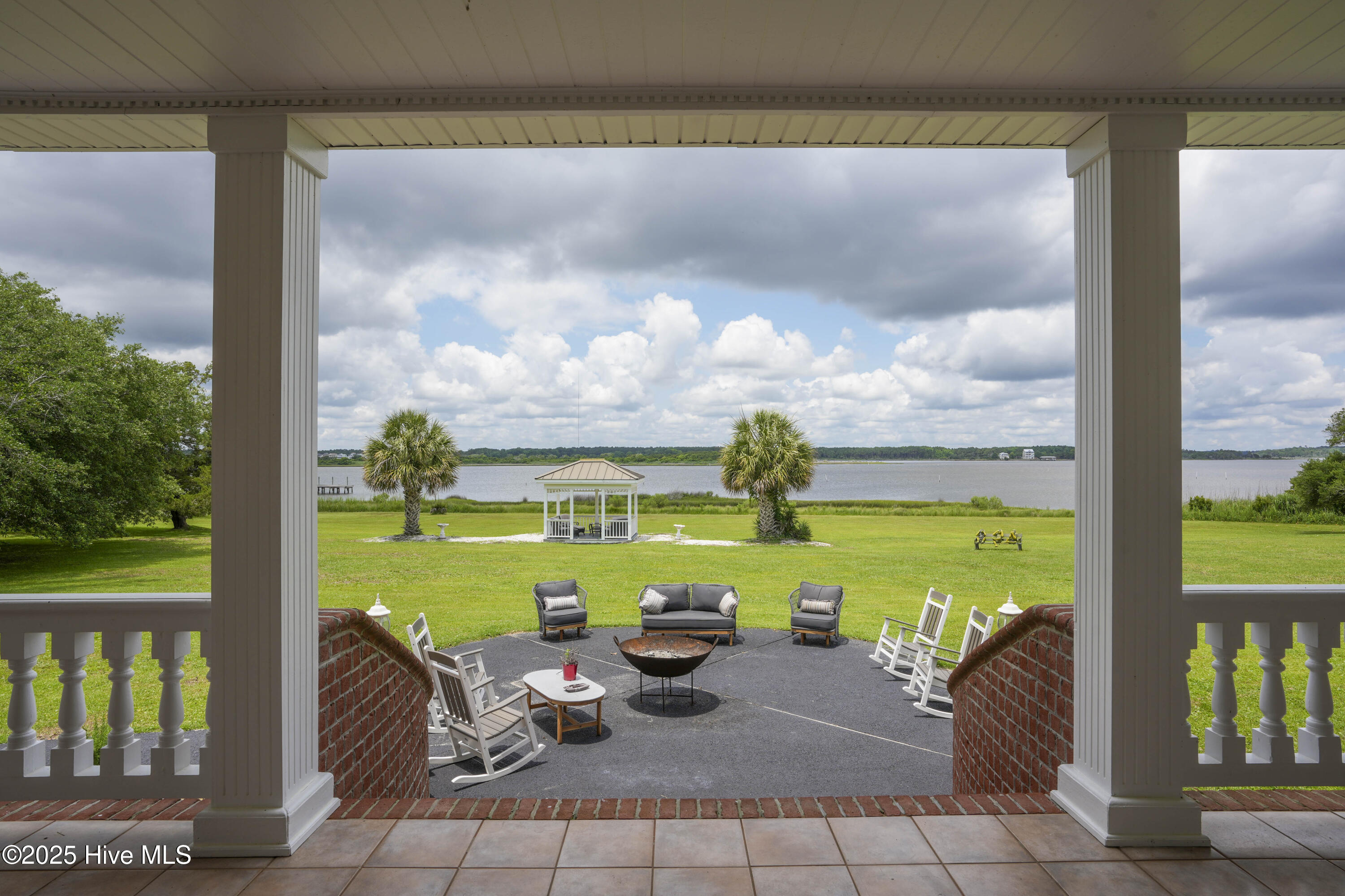 100512986 | Photo 17