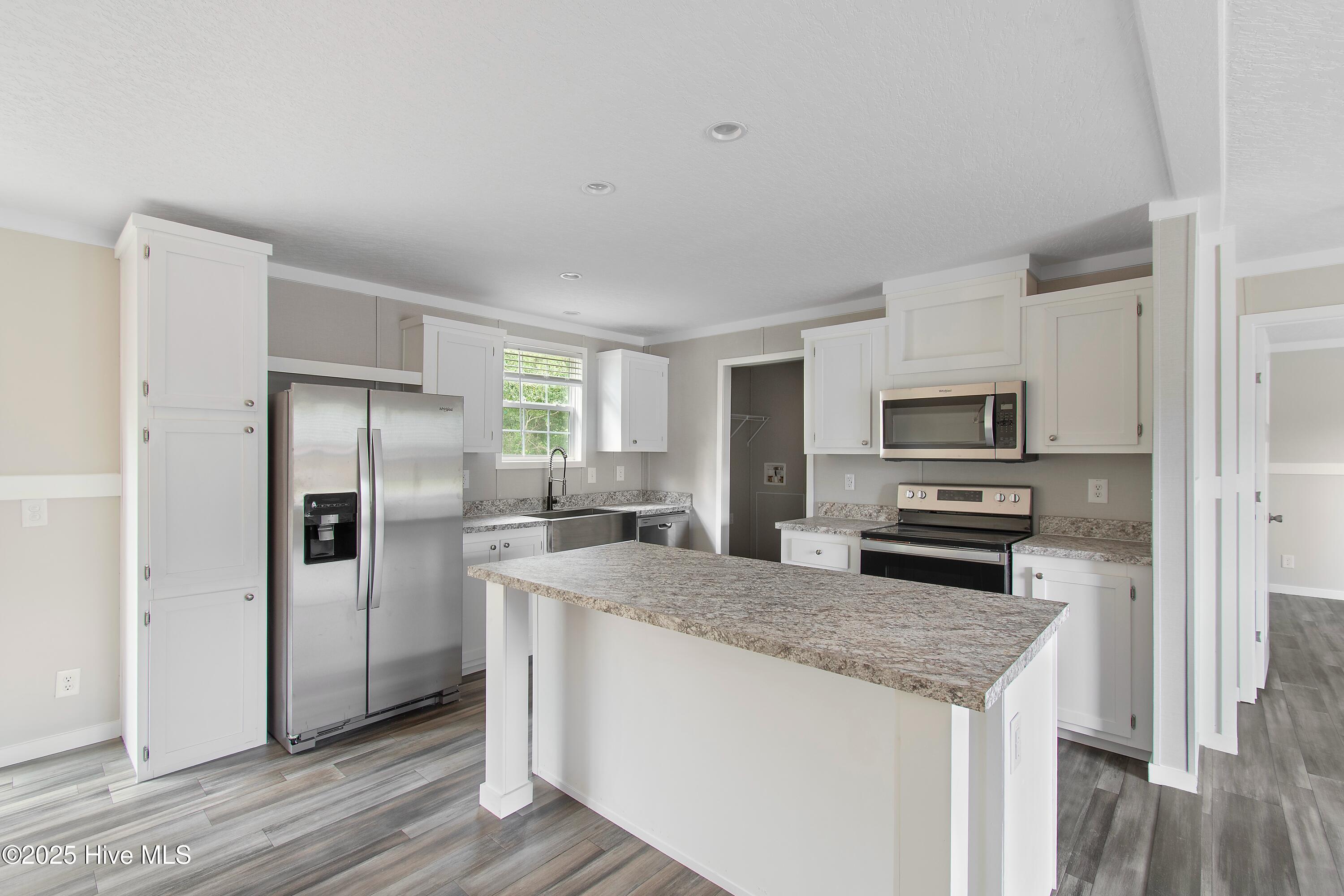 100542017 | Photo 11