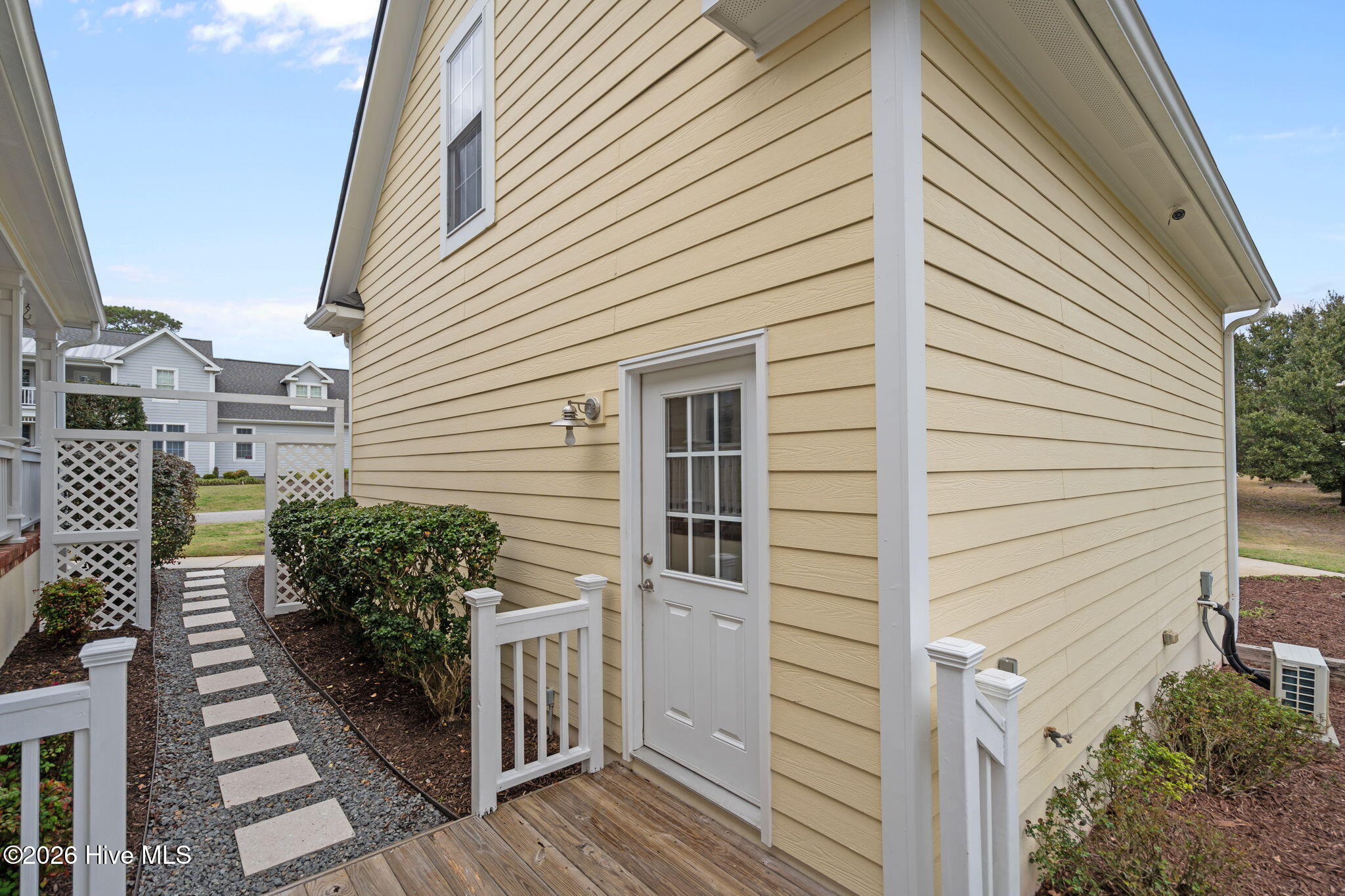 100560775 | Photo 42