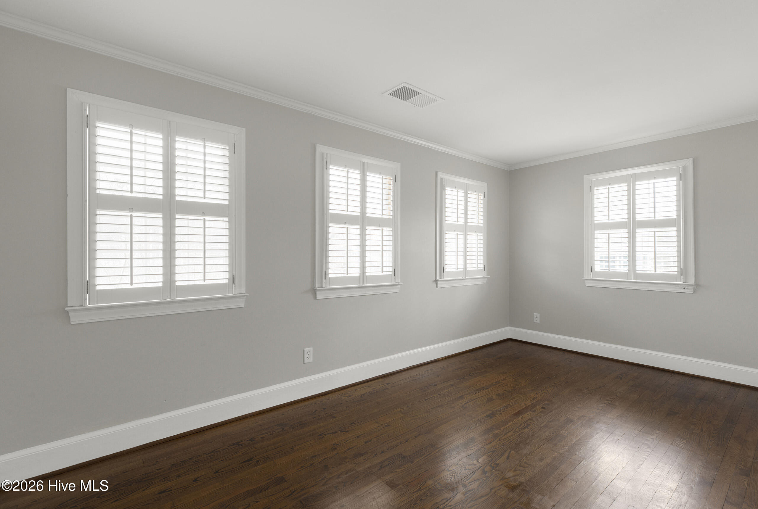 100555929 | Photo 26