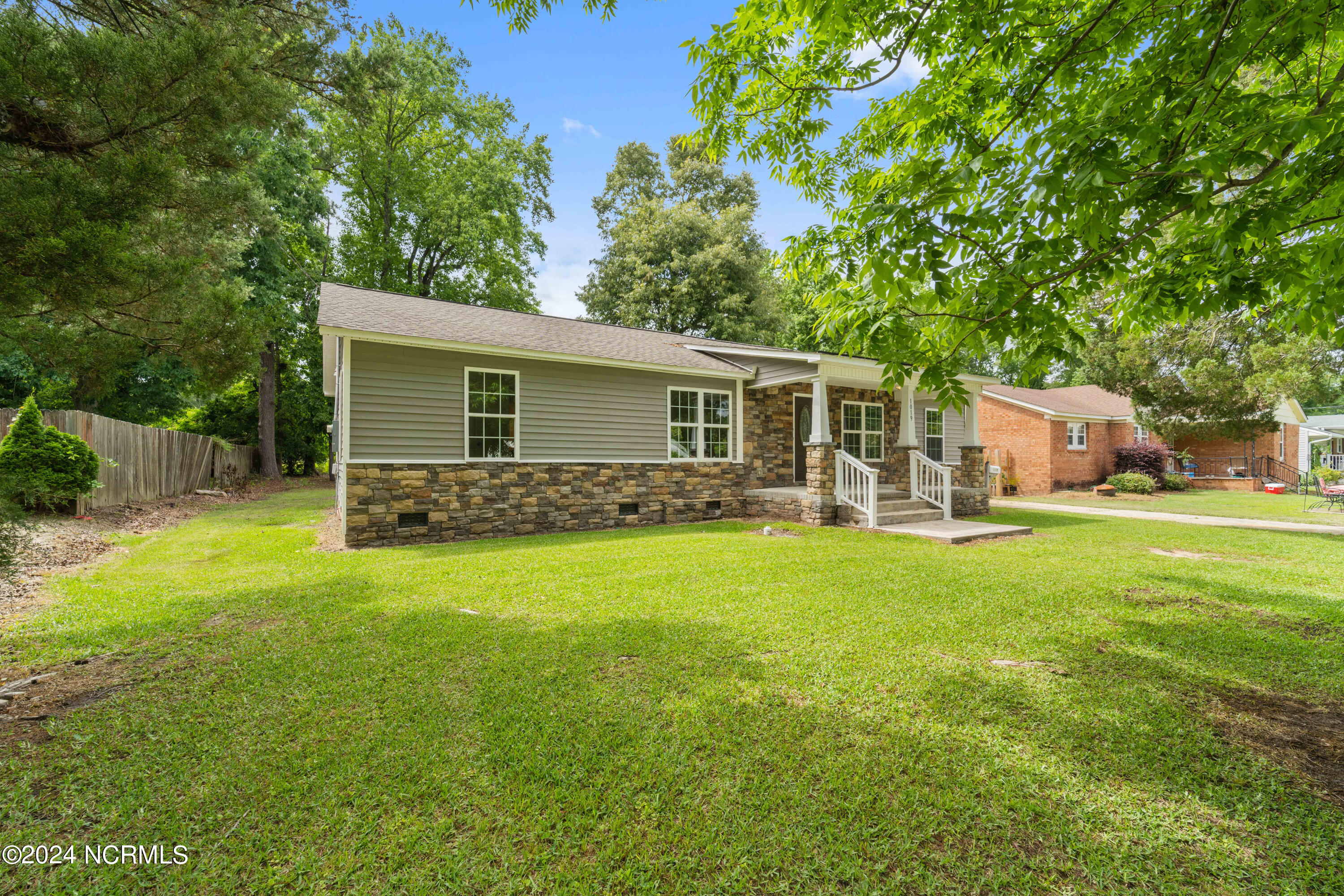 100562188 | Photo 21