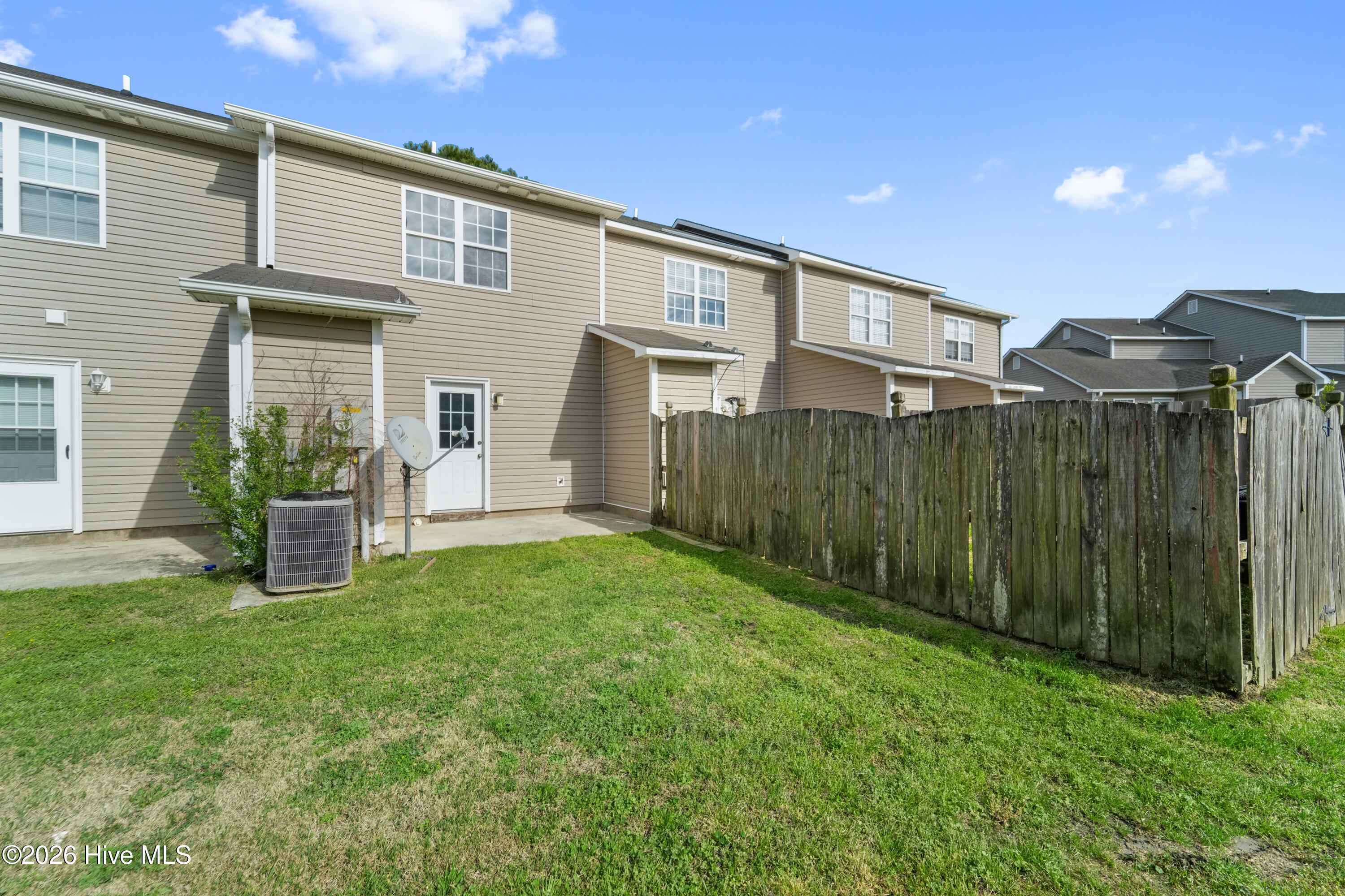 100564066 | Photo 19