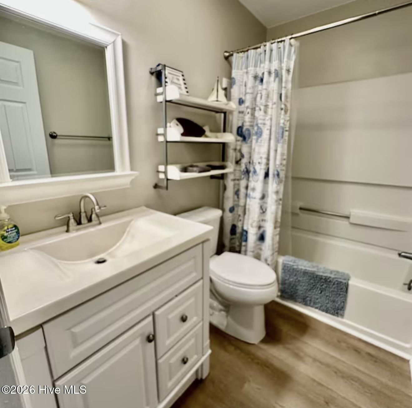 100548298 | Photo 18