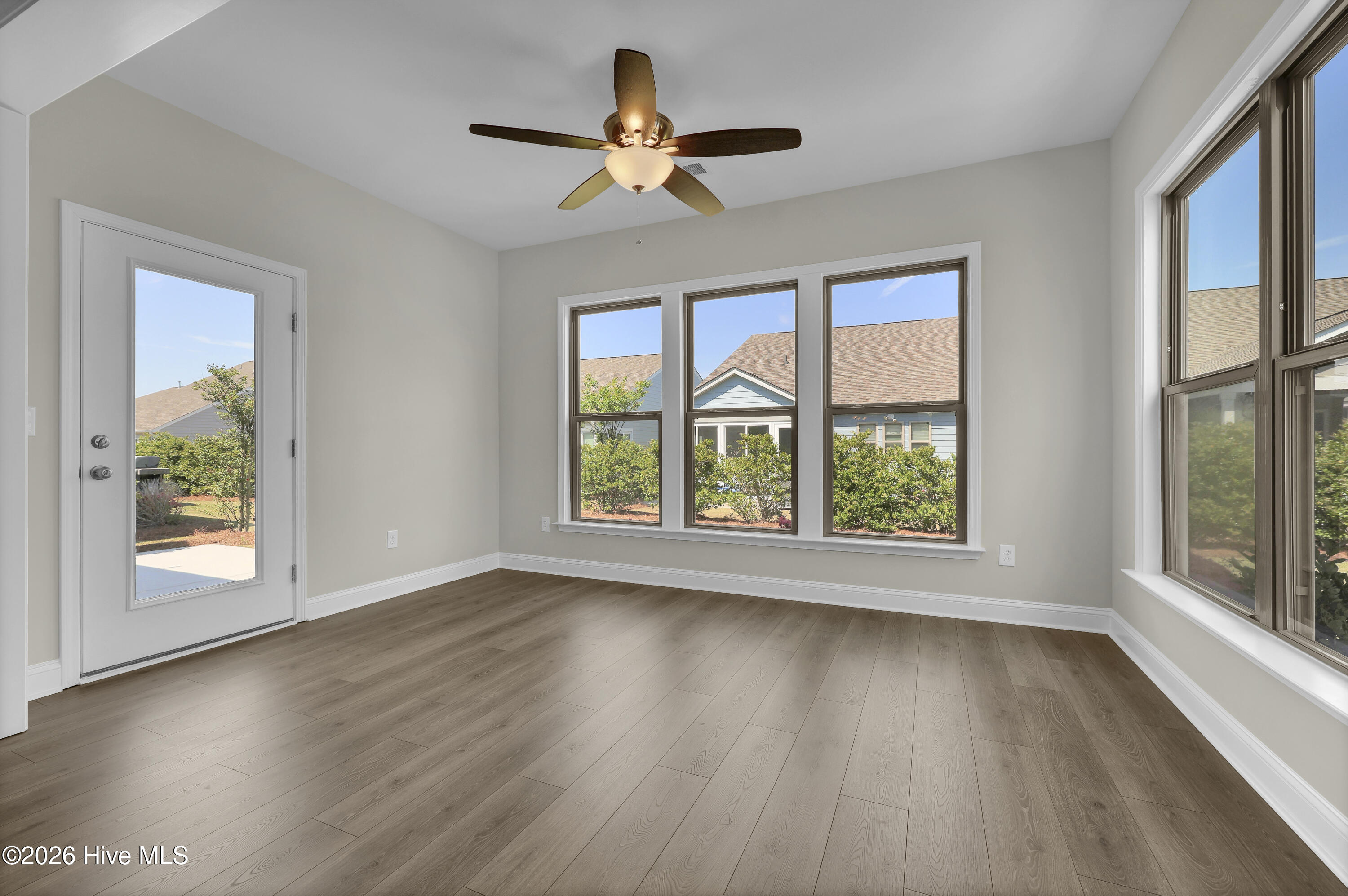 100567827 | Photo 17