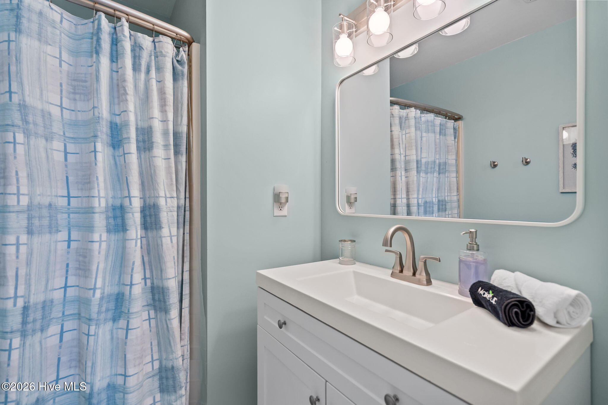 100566961 | Photo 24