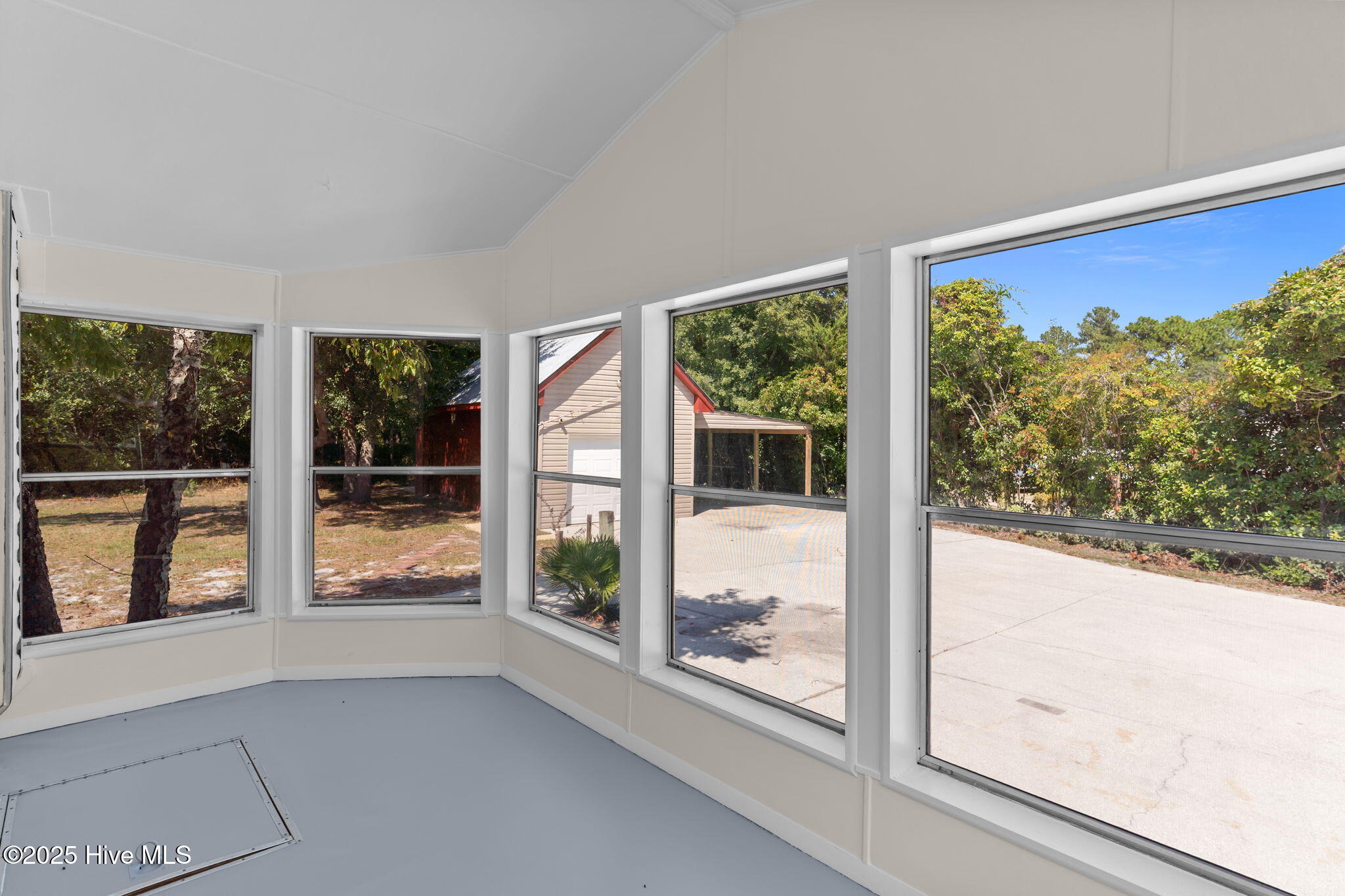 100531934 | Photo 38