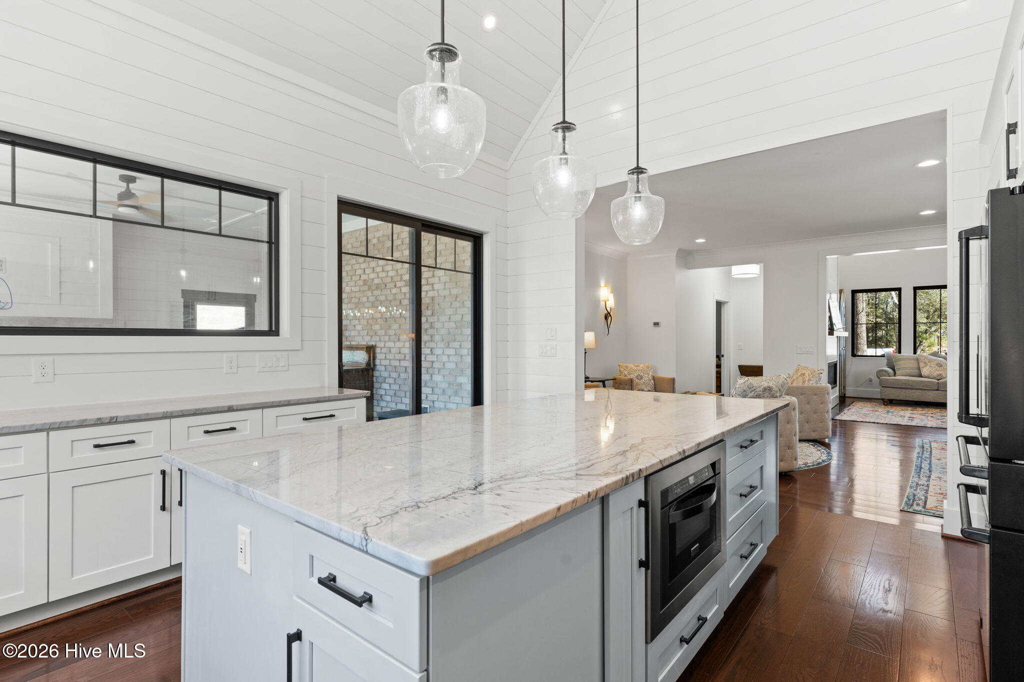 100554419 | Photo 22