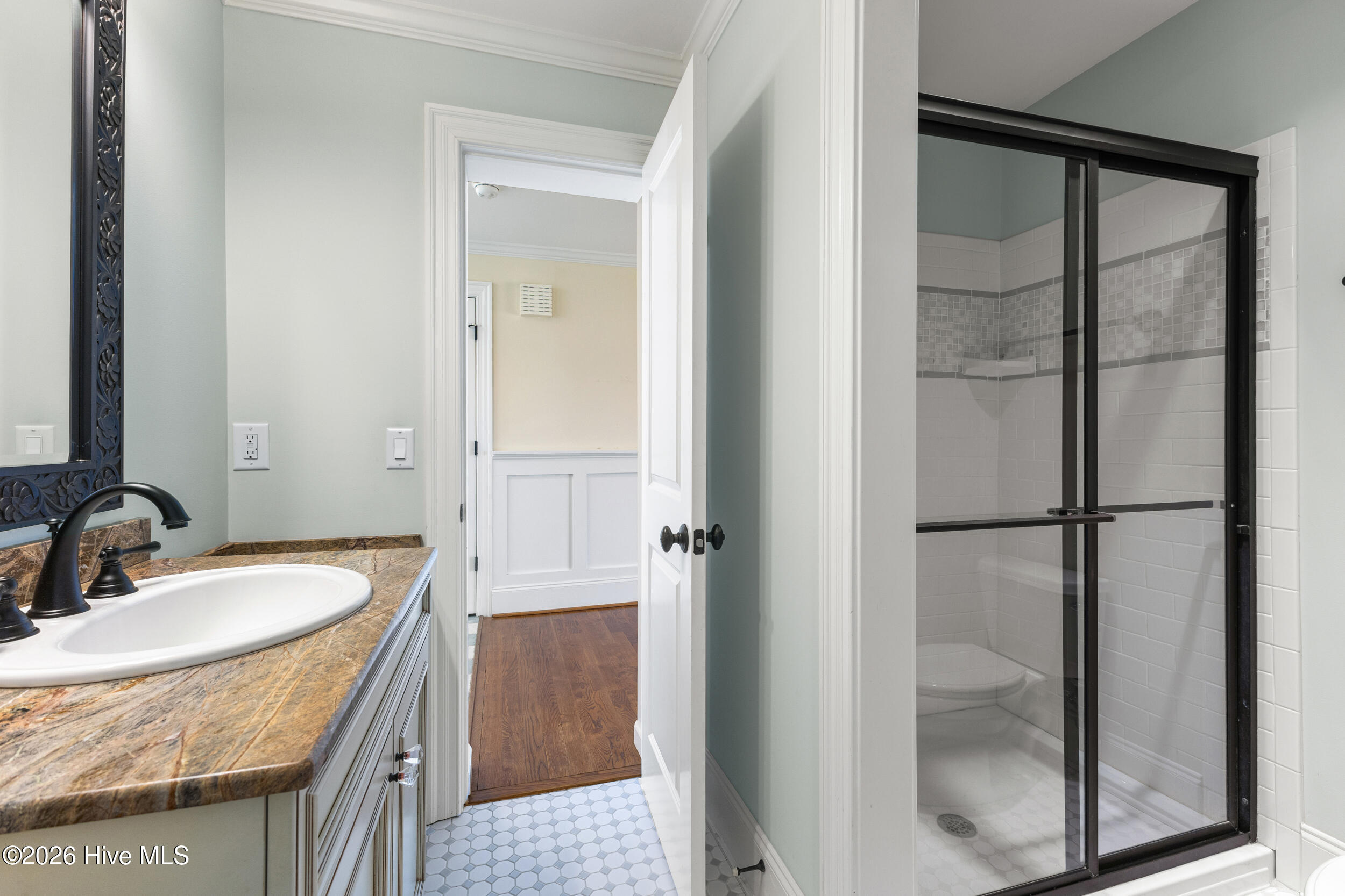 100561690 | Photo 42