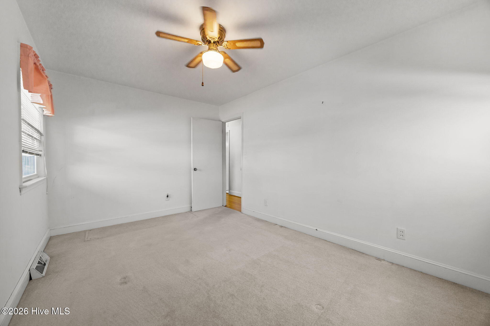 100547084 | Photo 19