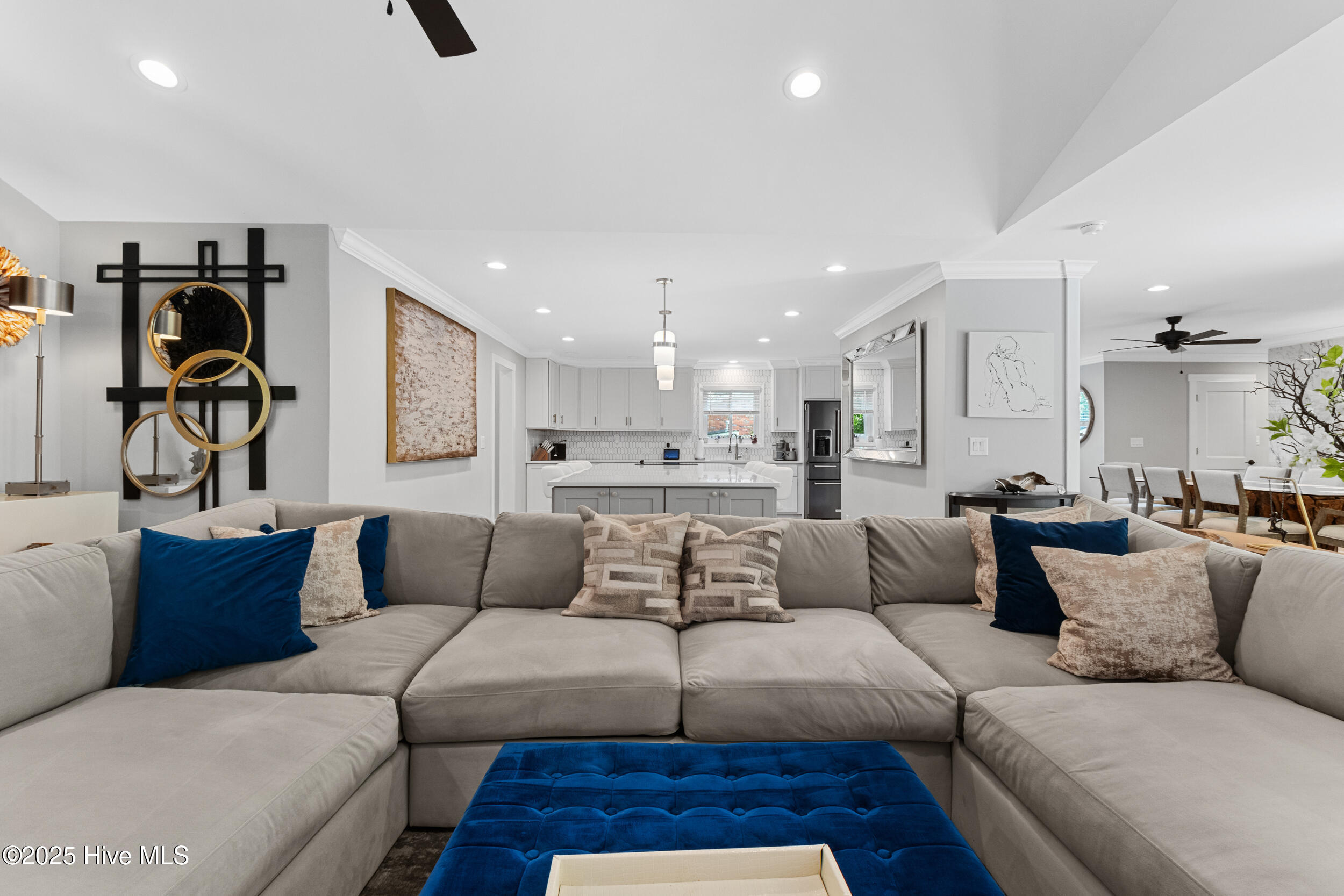 100561677 | Photo 15