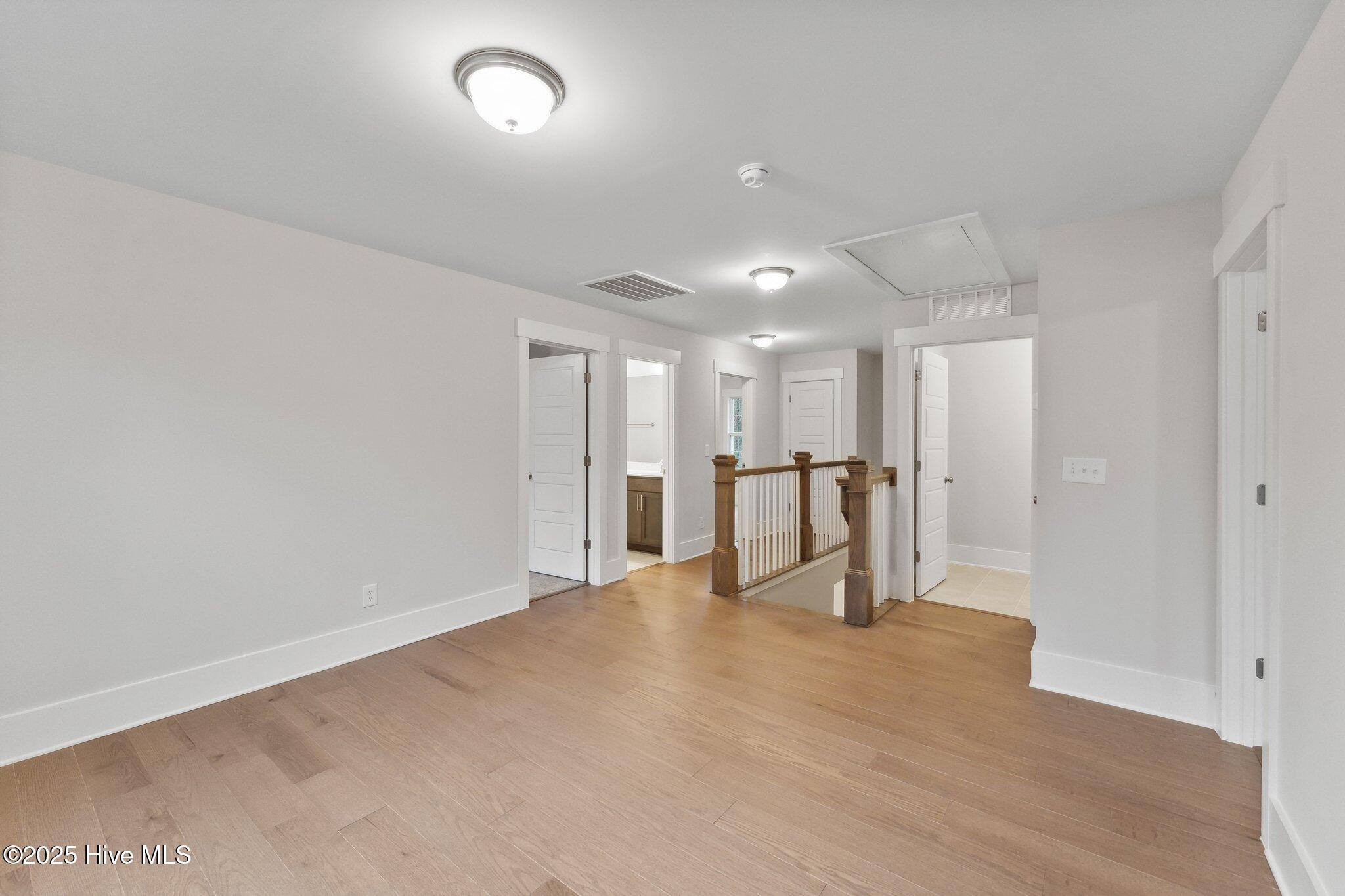 100534679 | Photo 16